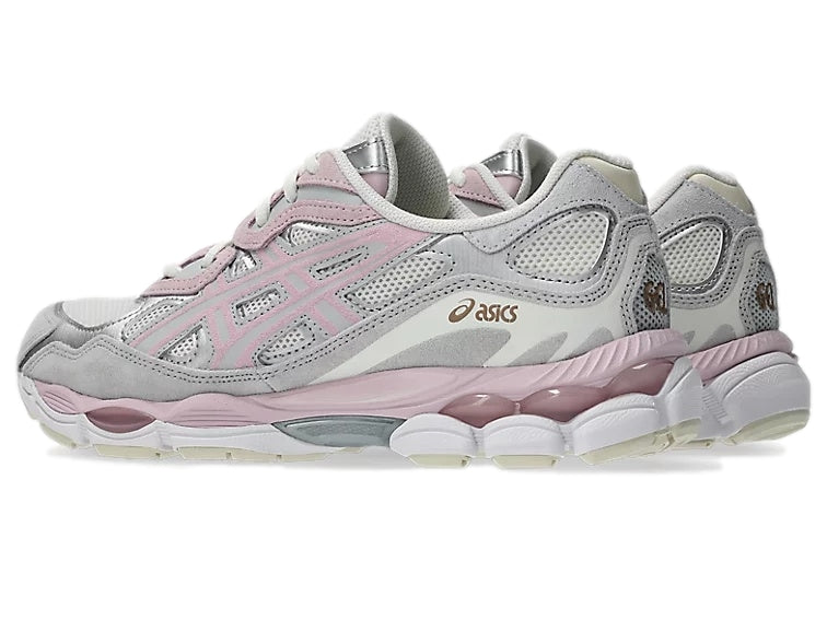 Asics GEL-NYC joggesko i beige og rosa med gel-pute under foten og komfortabel design.