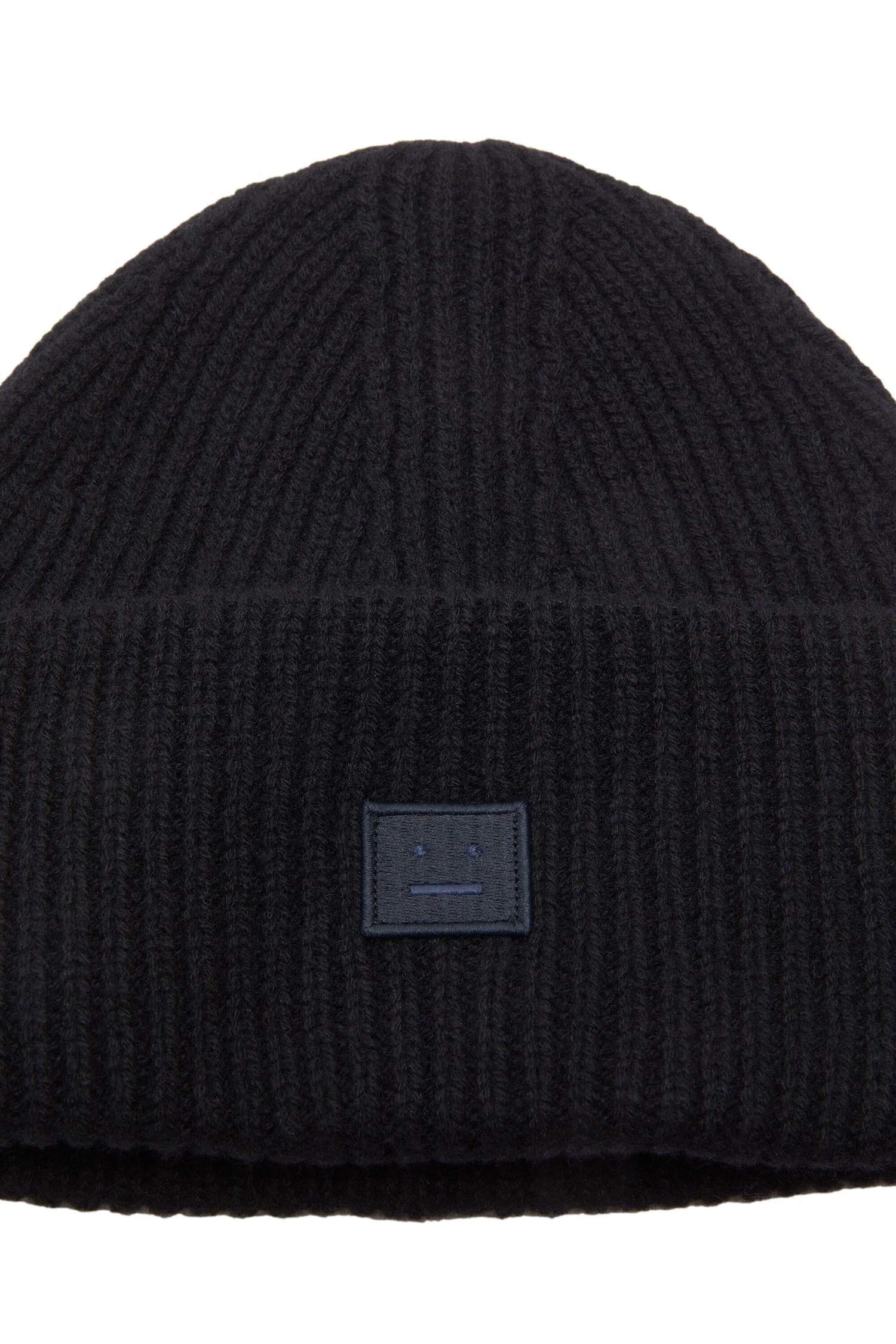 Acne Small Face Logo Beanie Lue Sort - modostore.no