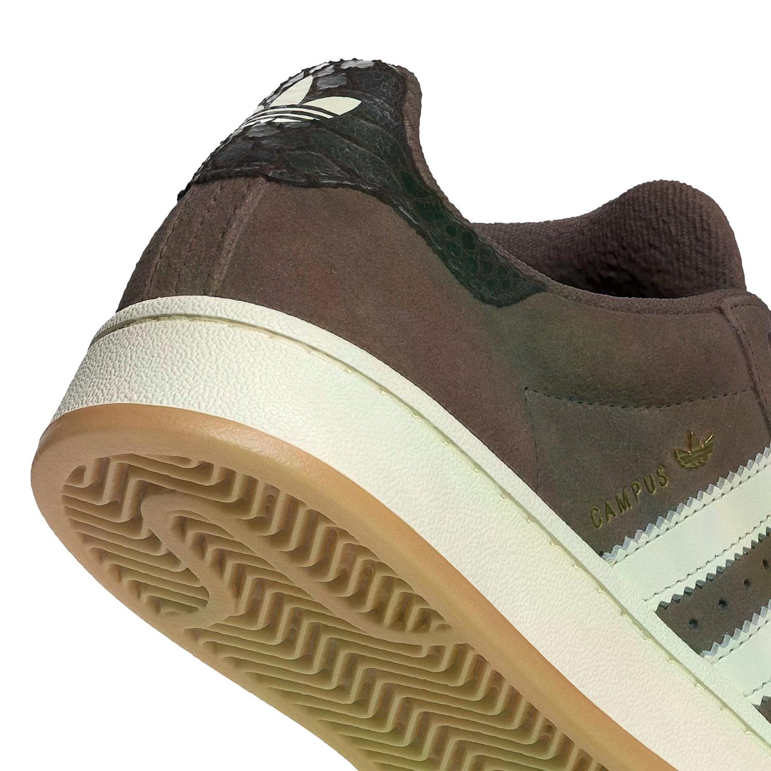 Adidas Campus 00s W HP3542 sko i brun med hvite detaljer og komfortabel såle, perfekt for hverdagsbruk.