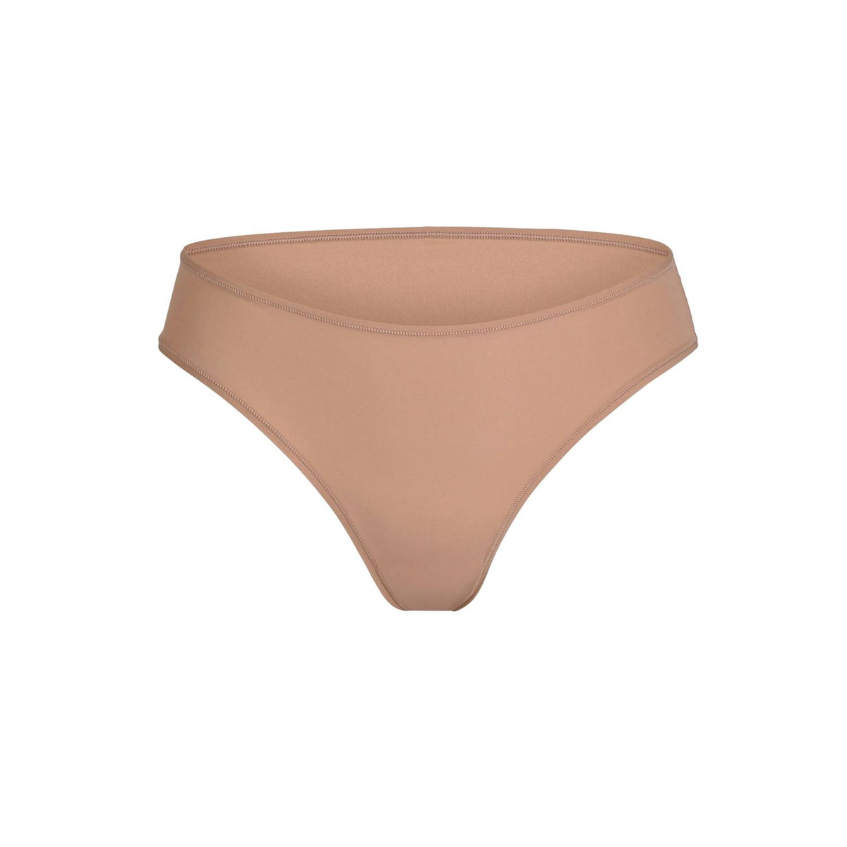 Skims Fits Everybody Cheeky Brief i brun/beige, komfortabelt undertøy i mykt stoff, vises med smal passform og lav midje.