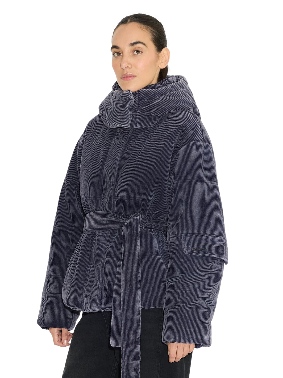 Holzweiler Steilia corduroyjakke i marineblå med krage og knappelukking, vist på modell.