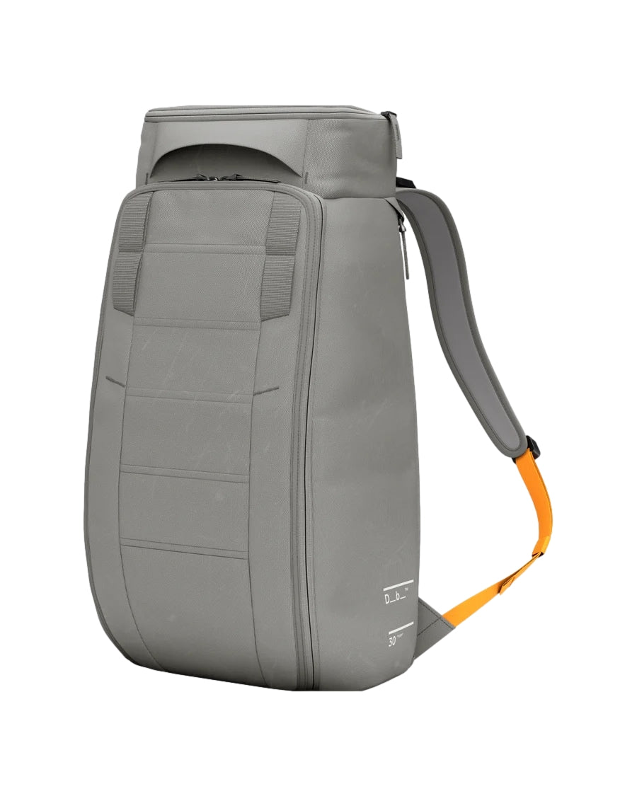 Douchebags DB Hugger Backpack 30L Sand Grey Sekk Grå - modostore.no