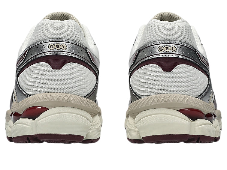 Asics Gel-Cumulus 16 Cream/Beniimo Purple Sko Burgunder Og Beige - modostore.no