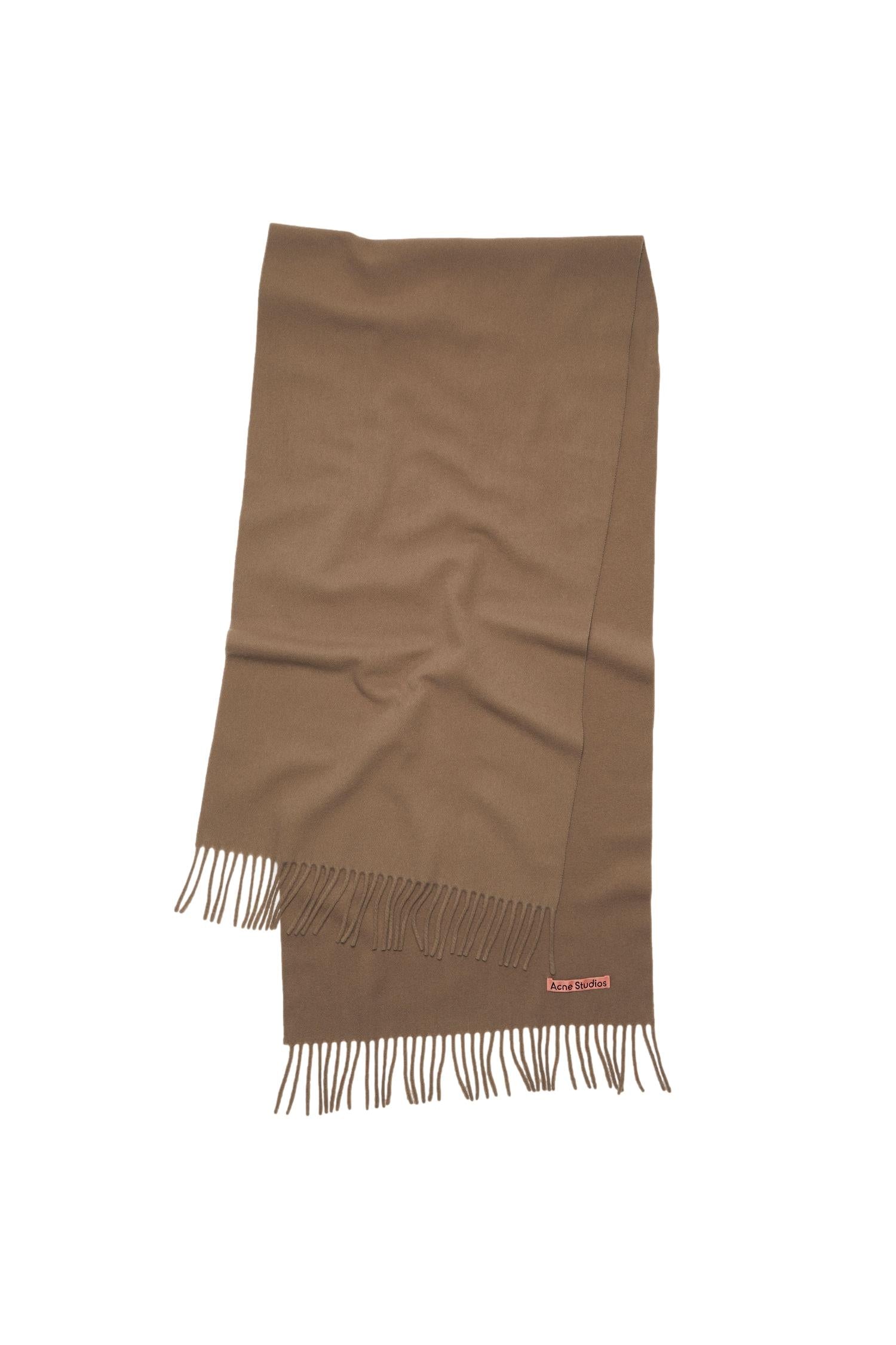 Acne Fringe Wool Scarf Skjerf Karamell - modostore.no