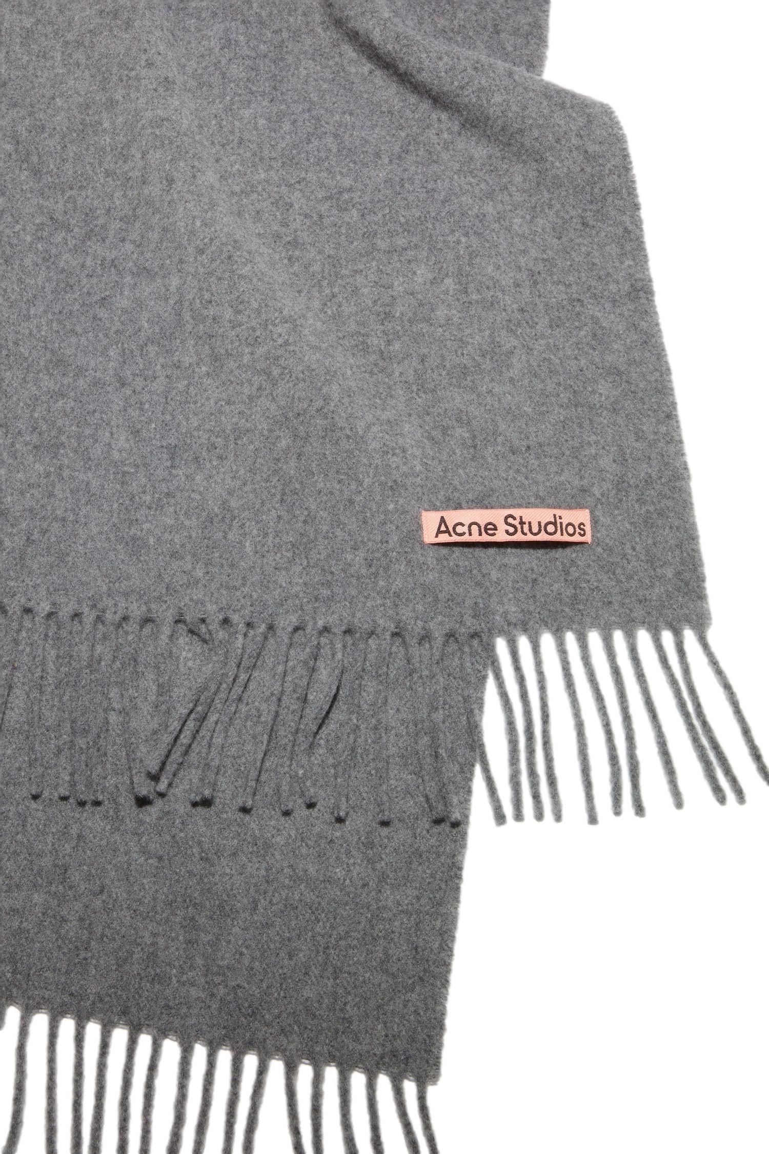 Acne Fringe Wool Scarf Skjerf Koksgrå - modostore.no