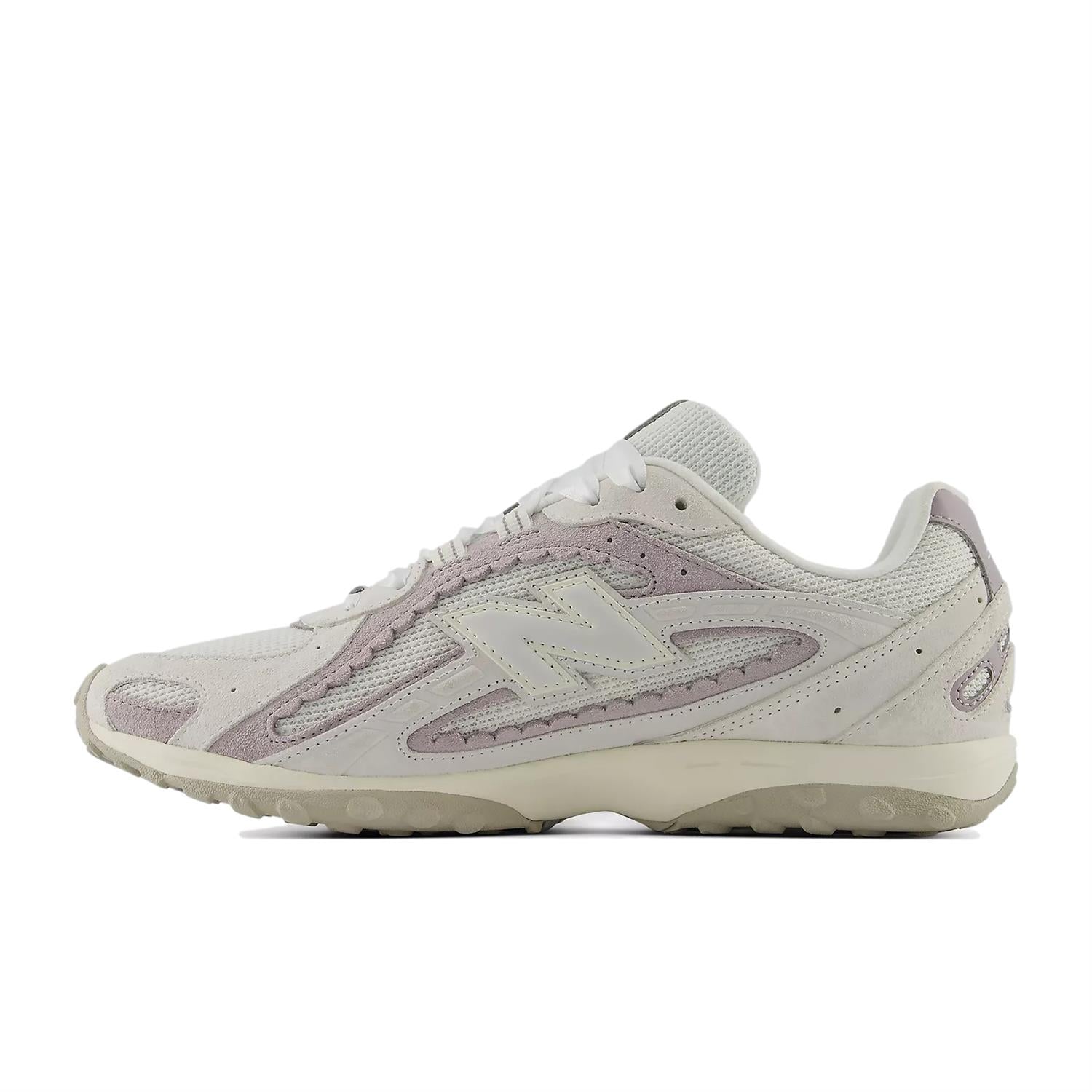 Lilla og grå New Balance 204L 6A6 Reflection sko, sportssko med reflekterende detaljer, for trening og aktiv bruk.