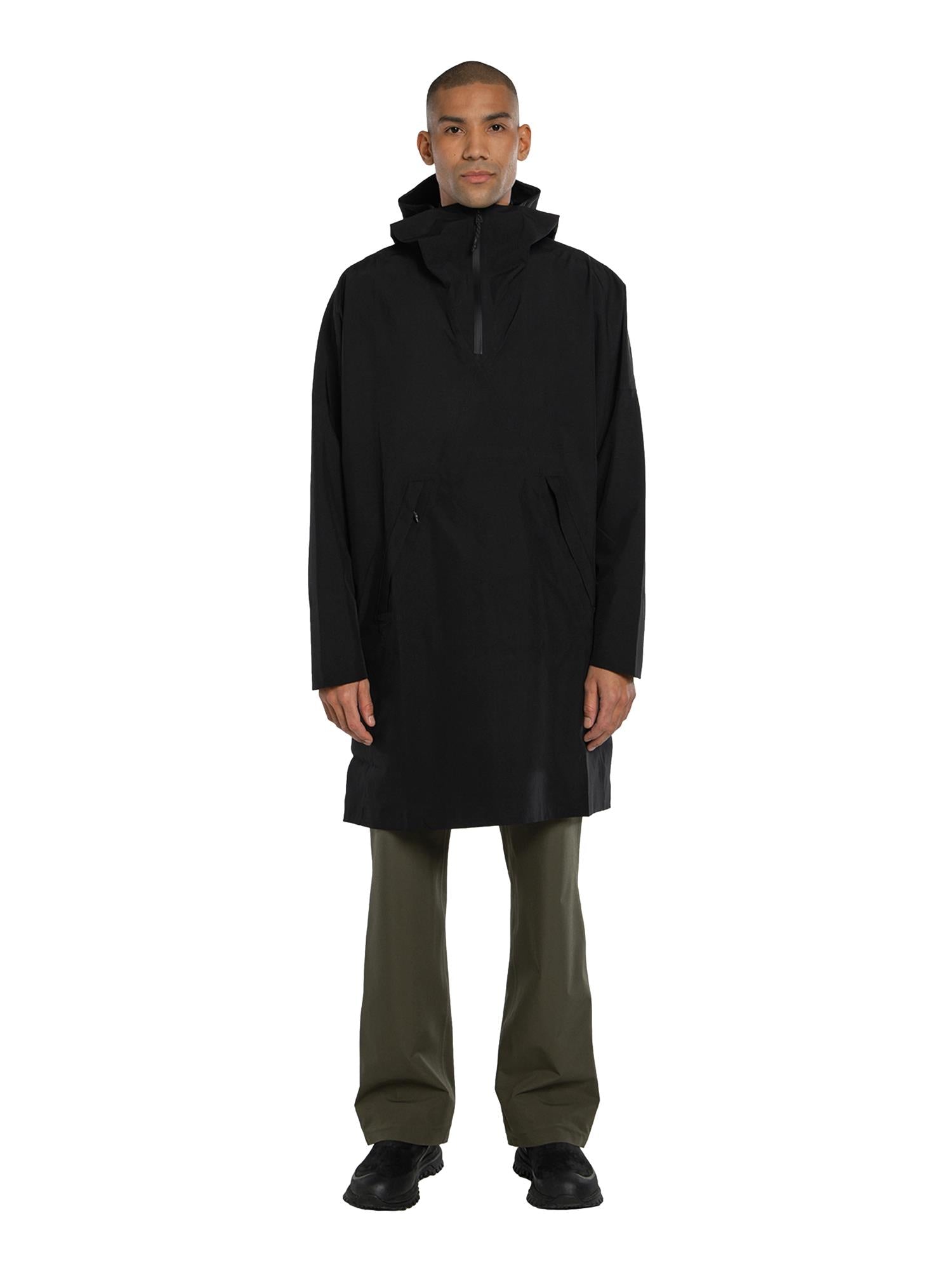 Blæst Aalesund Poncho Black Jakke Sort - modostore.no