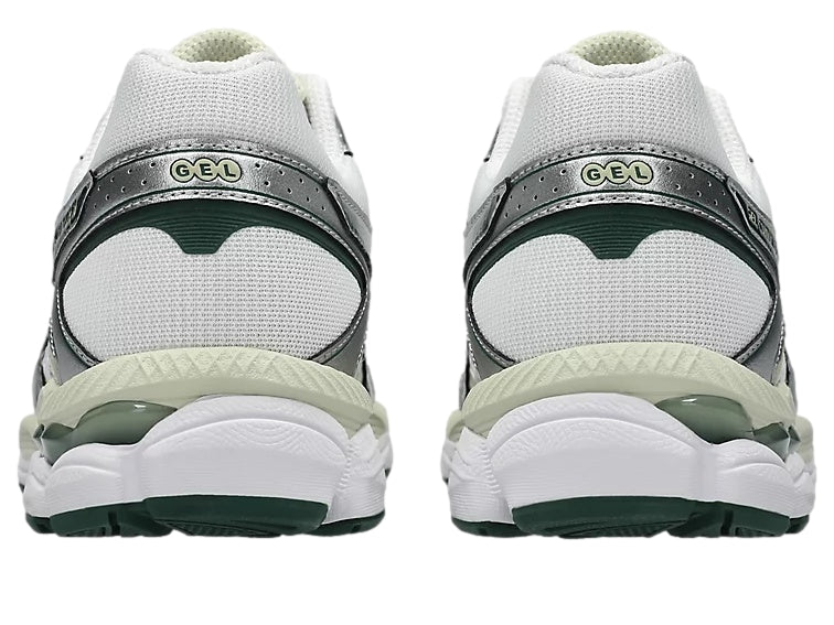 Asics Gel-Cumulus 16 White/Forest Night Sko Hvit Og Grønn - modostore.no