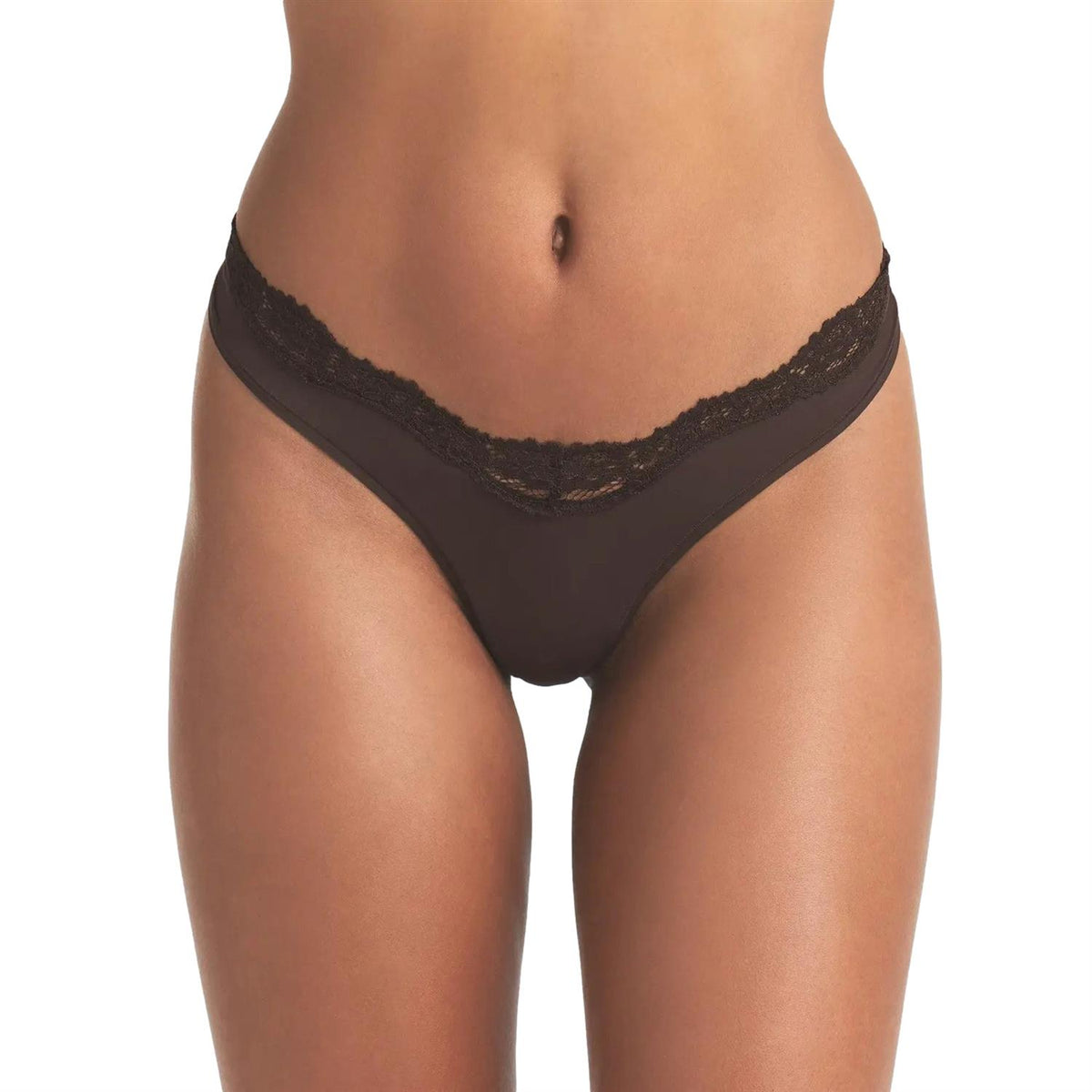 SKIMS Fits Everybody Lace Dipped Thong i espresso, brunt undertøy med blondedetaljer