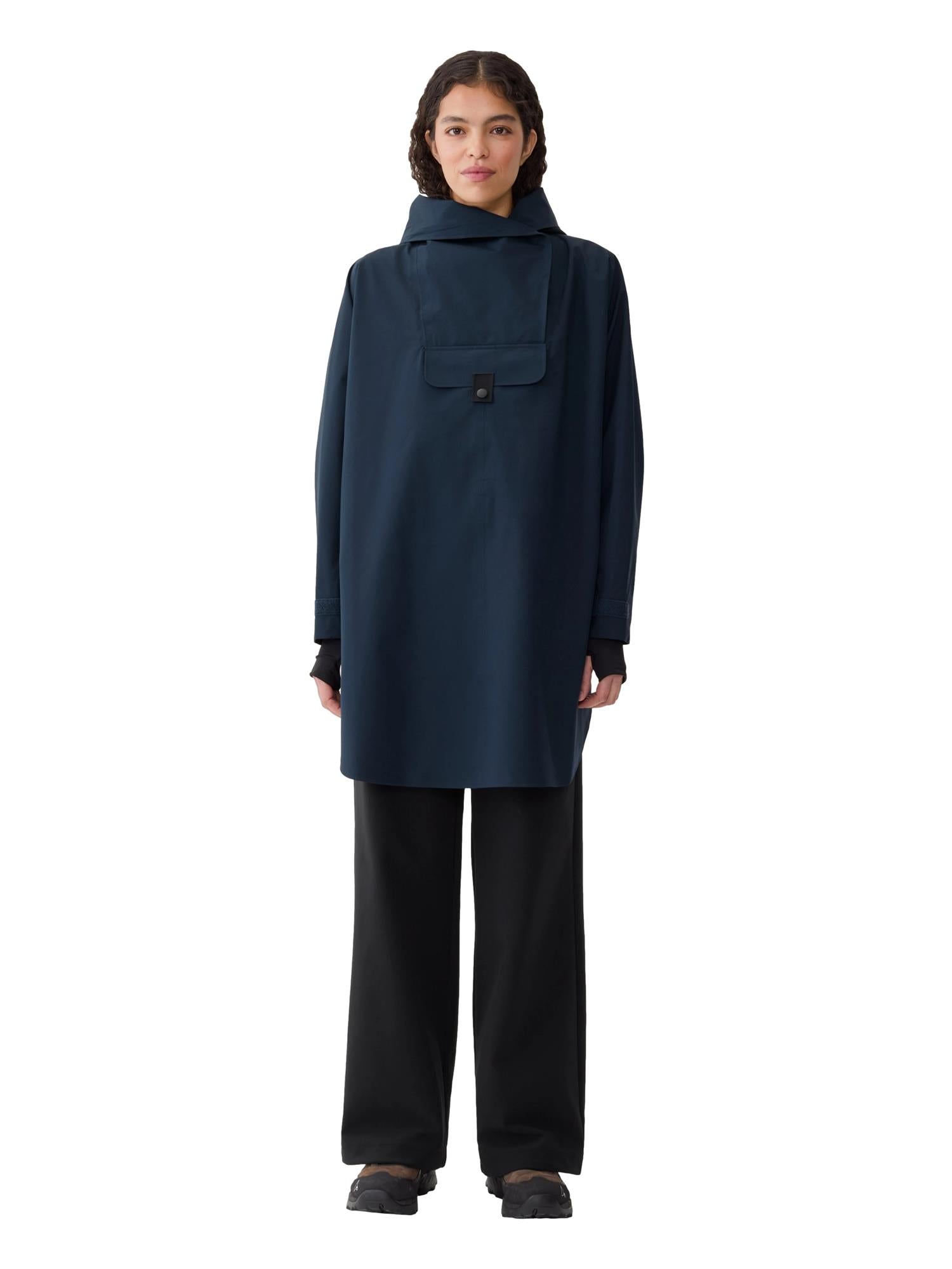 Blæst Bergen Poncho Dark Navy Jakke Mørkeblå - modostore.no