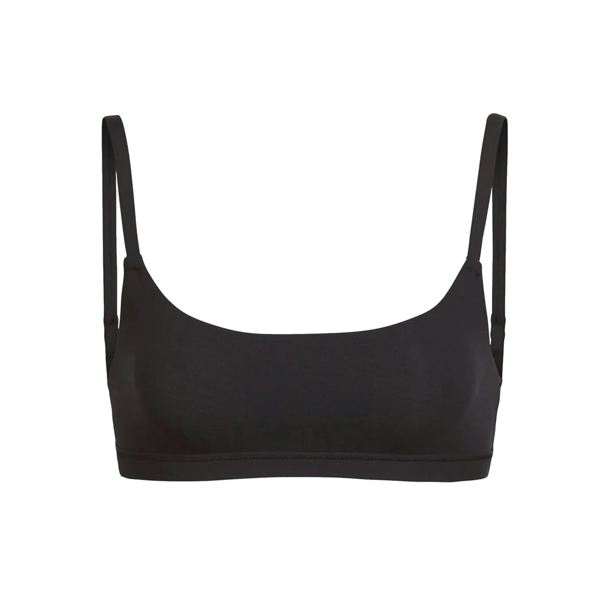 Svart SKIMS Fits Everybody Scoop Bralette underdel, komfortabelt og sømløst undertøy i mykt materiale, vist på modell.