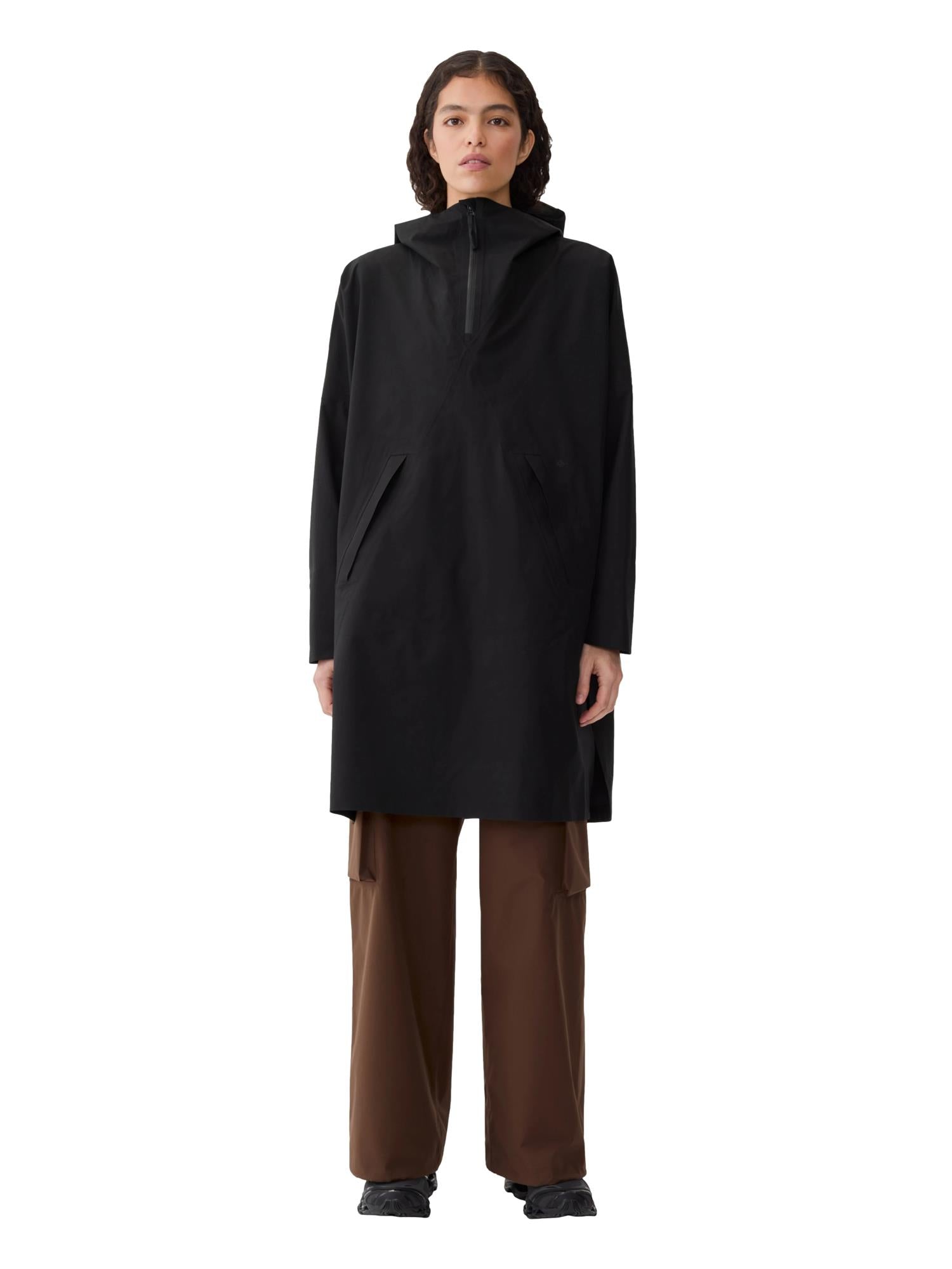 Blæst Aalesund Poncho Black Jakke Sort - modostore.no