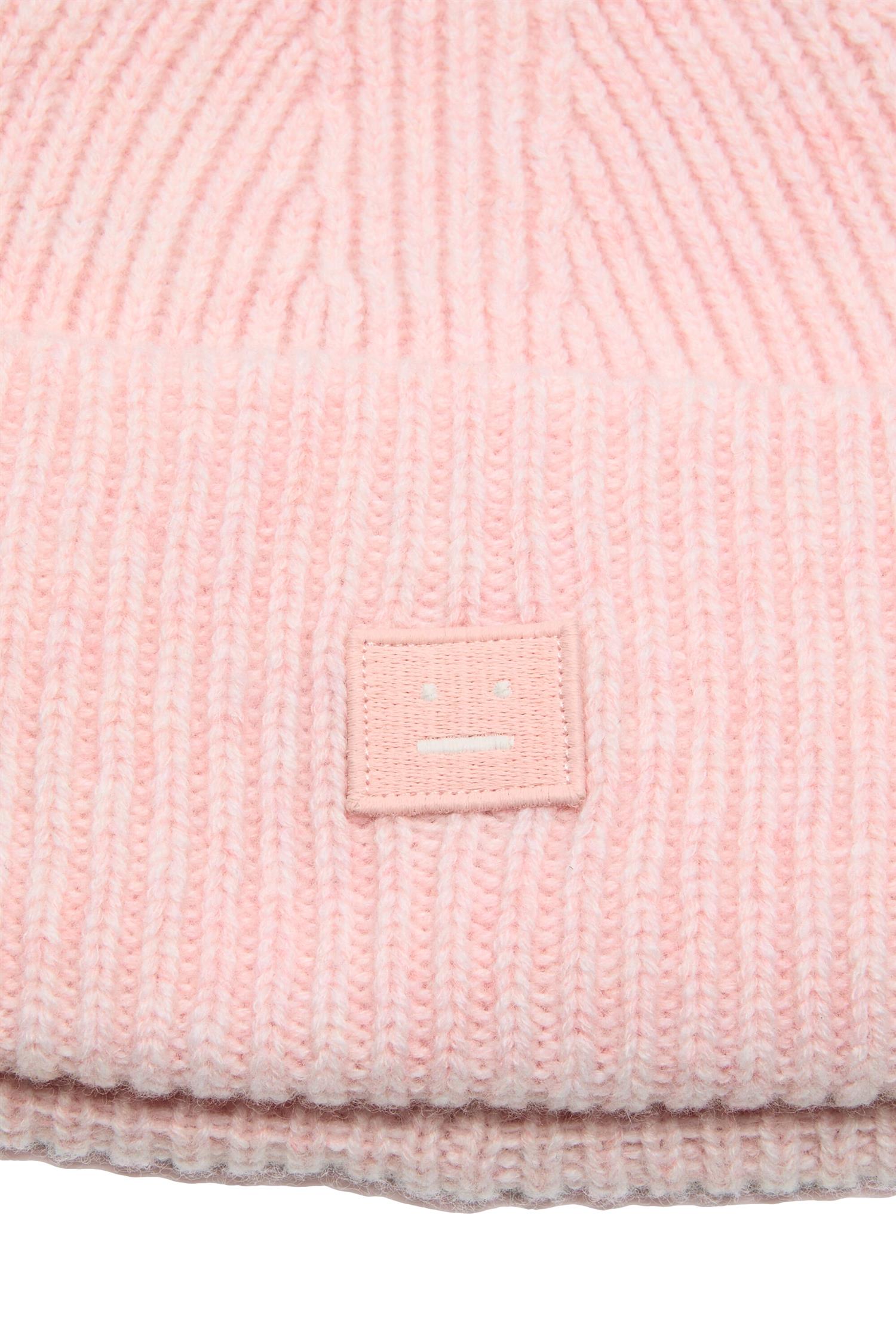 Acne Small Face Logo Beanie Lue Lyserosa - modostore.no