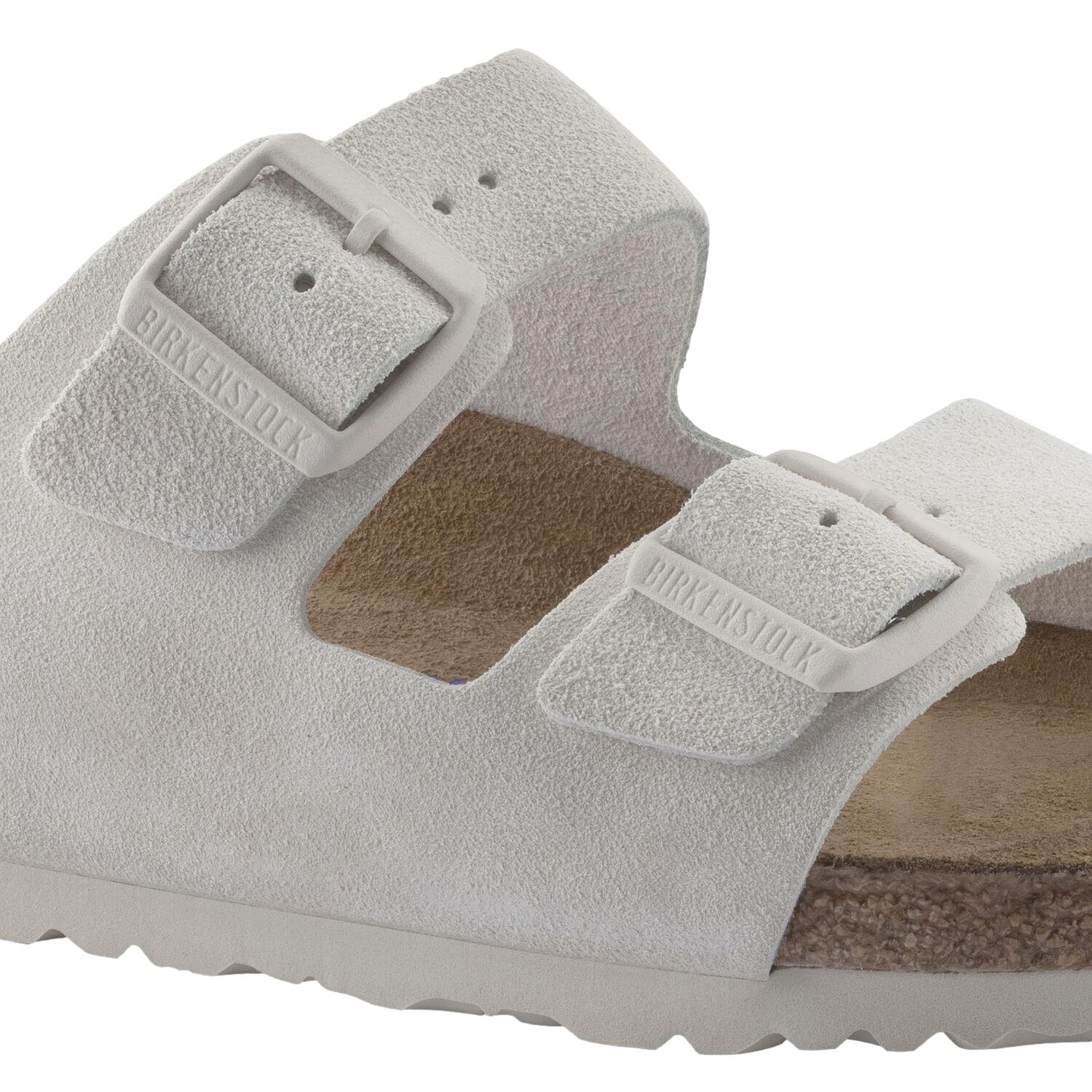Birkenstock Arizona sko i semsket skinn, smal passform, antikk hvit farge, komfortabel og stilfull for kvinner