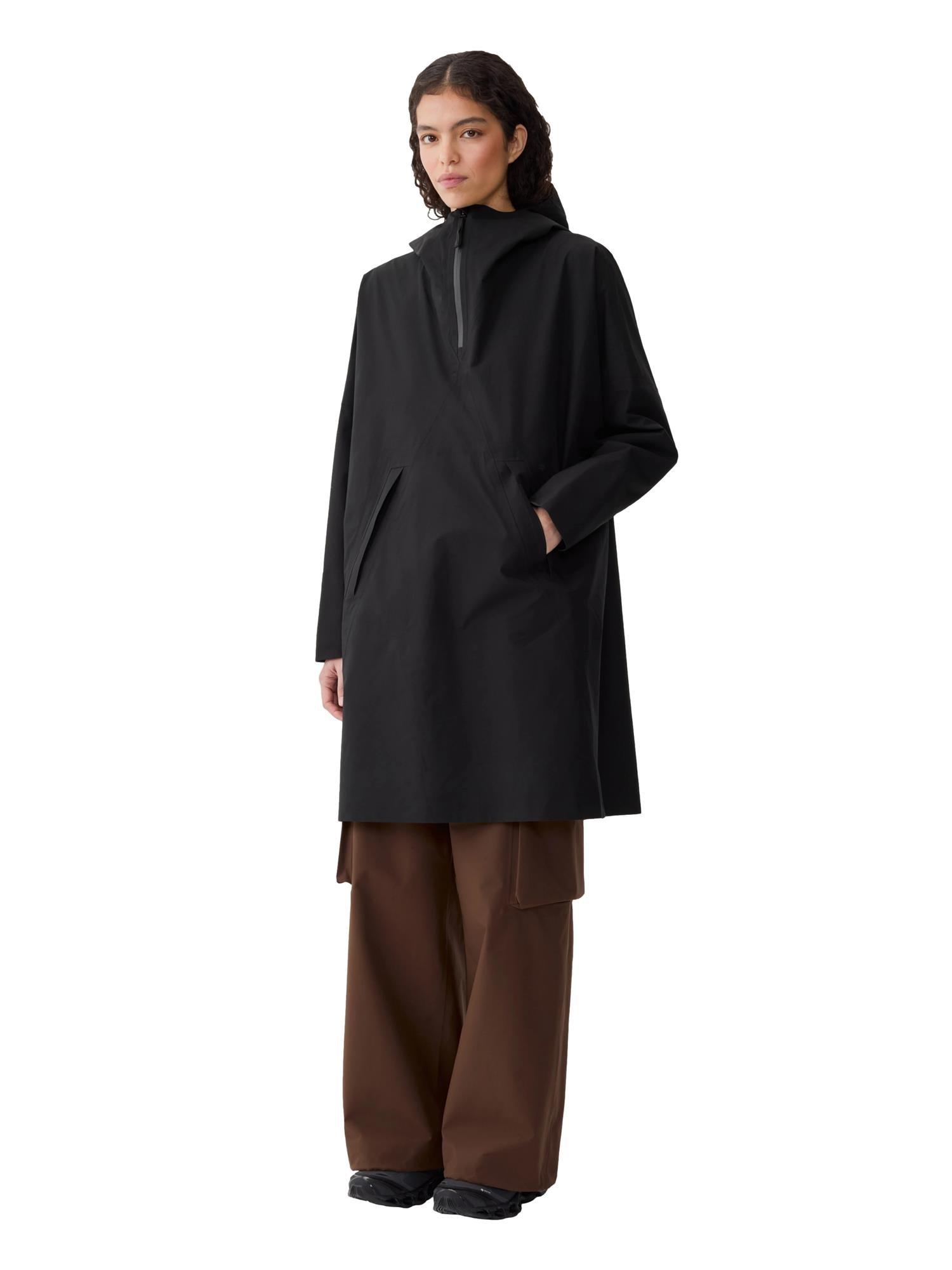 Blæst Aalesund Poncho Black Jakke Sort - modostore.no