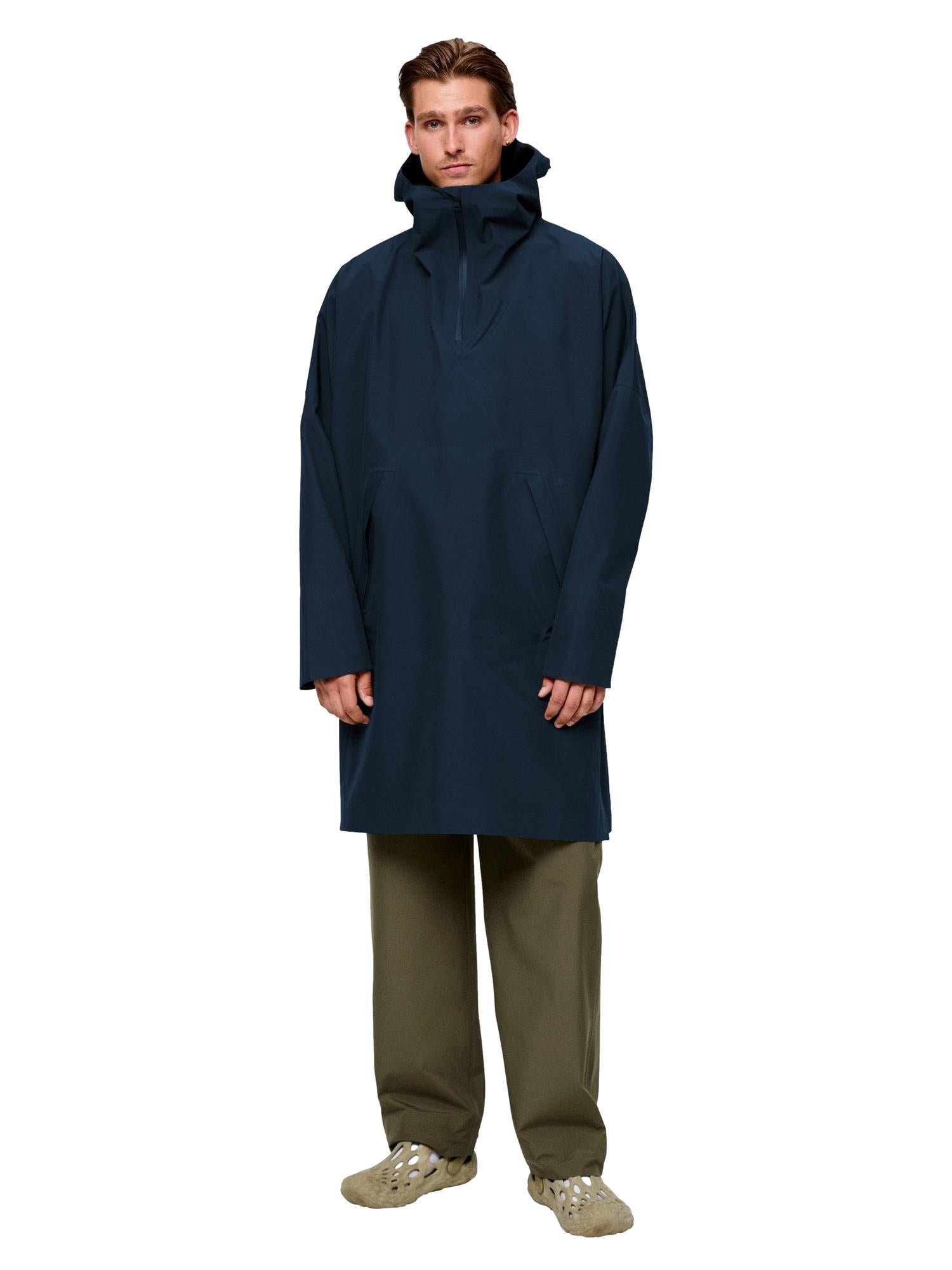 Blæst Aalesund Poncho Dark Navy Jakke Navy - modostore.no