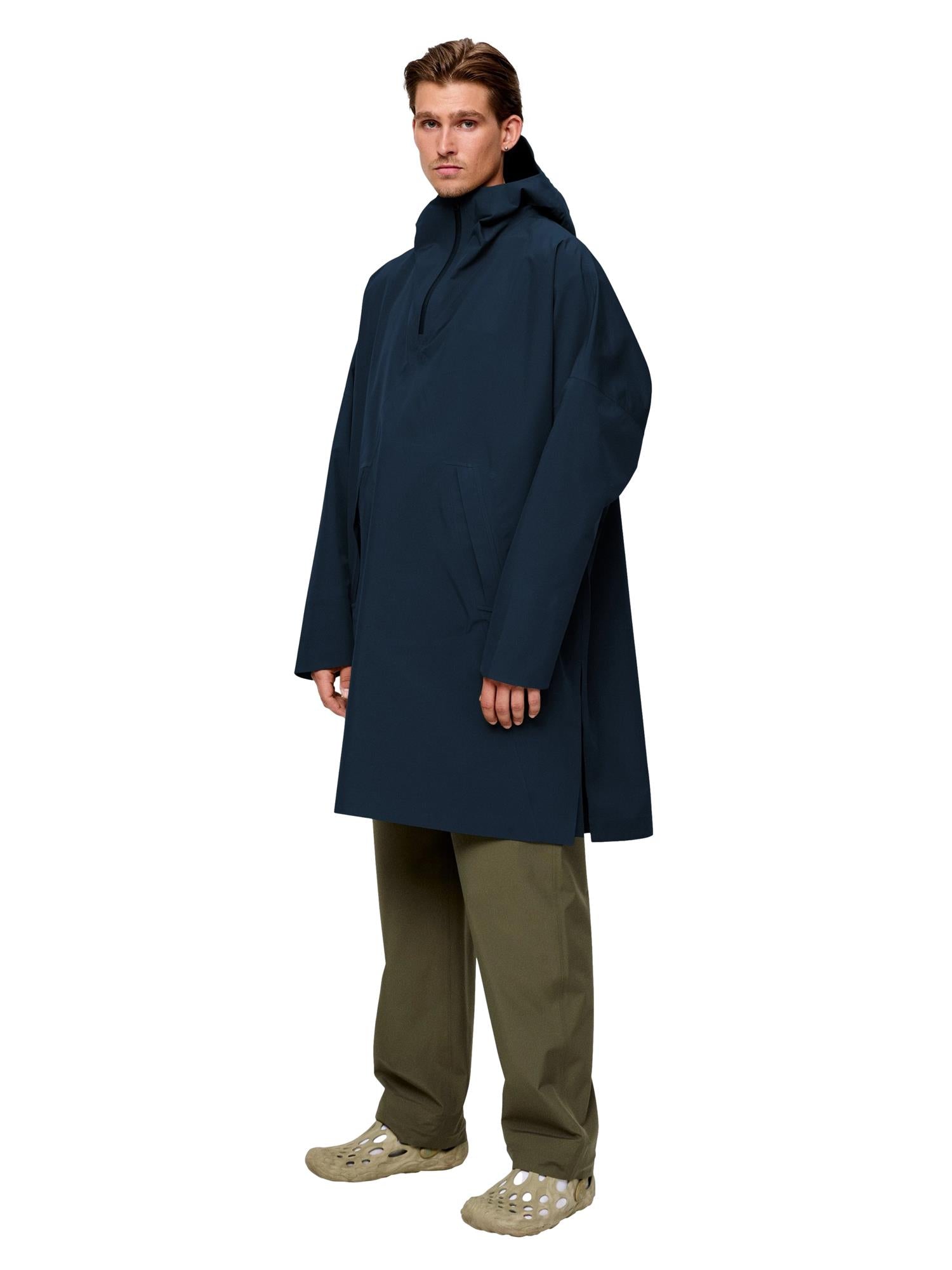 Blæst Aalesund Poncho Dark Navy Jakke Navy - modostore.no
