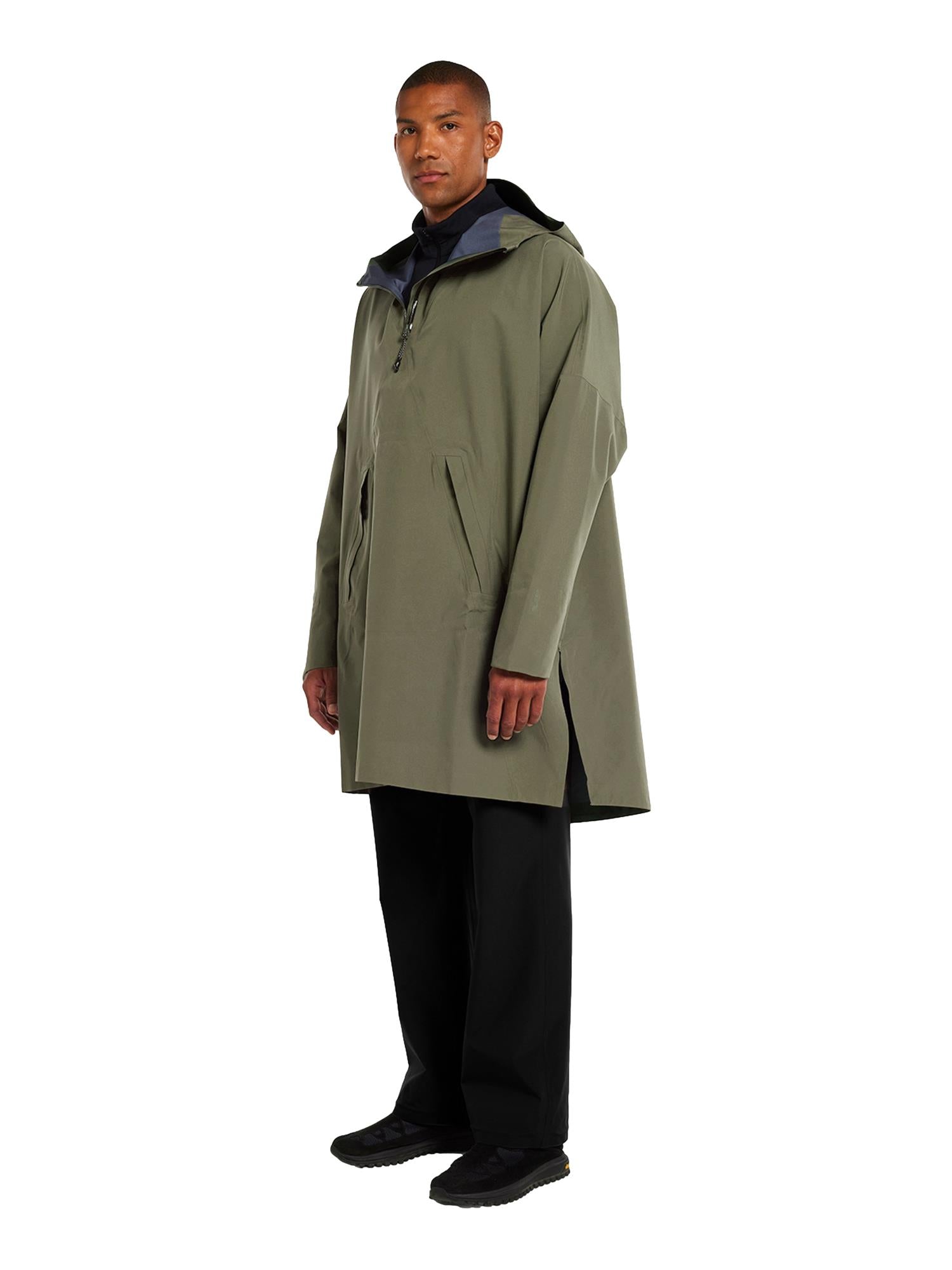 Blæst Aalesund Poncho Grape Leaf Jakke Oliven - modostore.no