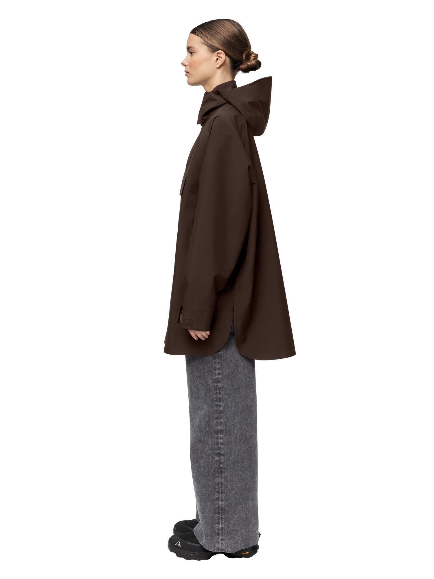 Blæst Voss Poncho Java Jakke Mørkebrun - modostore.no