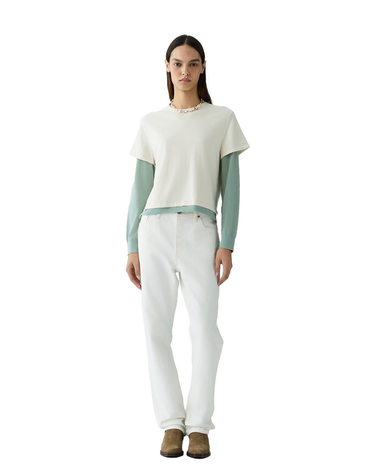 Guest In Residence lagertopp i Off-White og grønn, komfortabel Topp med minimalistisk design og rund hals.