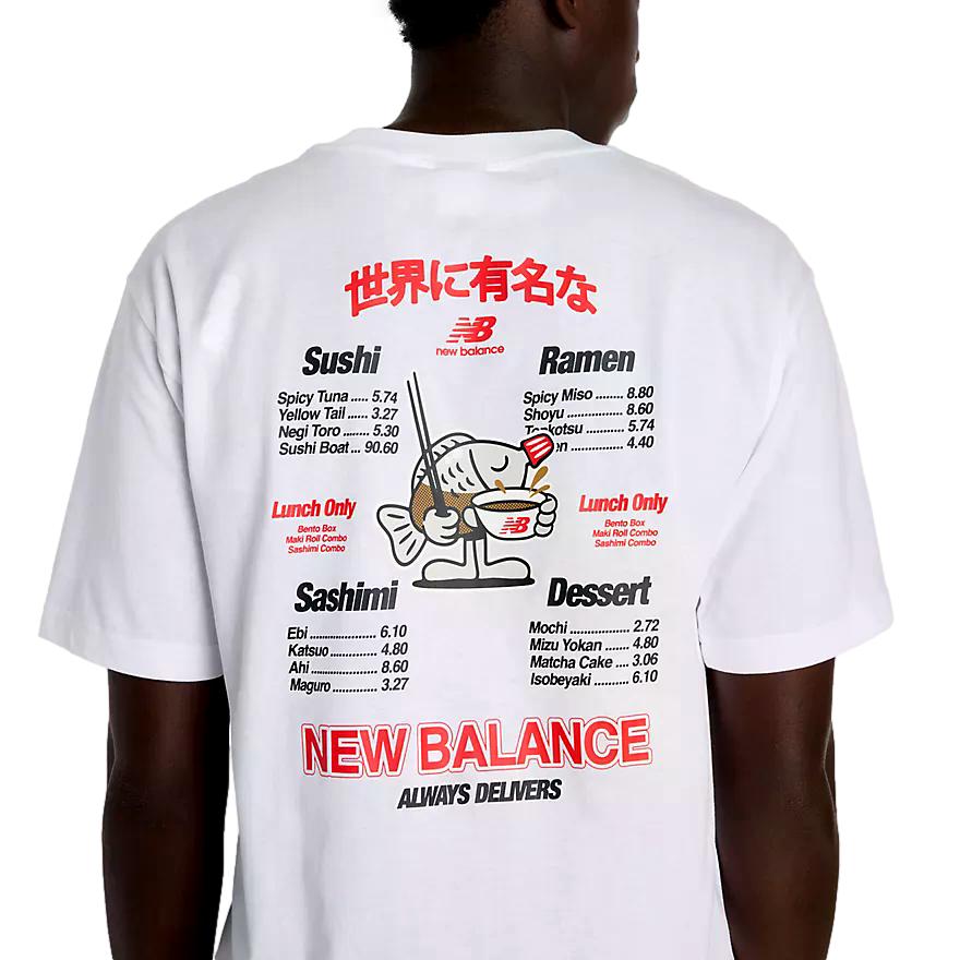 Hvit New Balance Ramen T-skjorte, komfortabel t-skjorte i bomull med Ramen-design, for sport og avslapning.