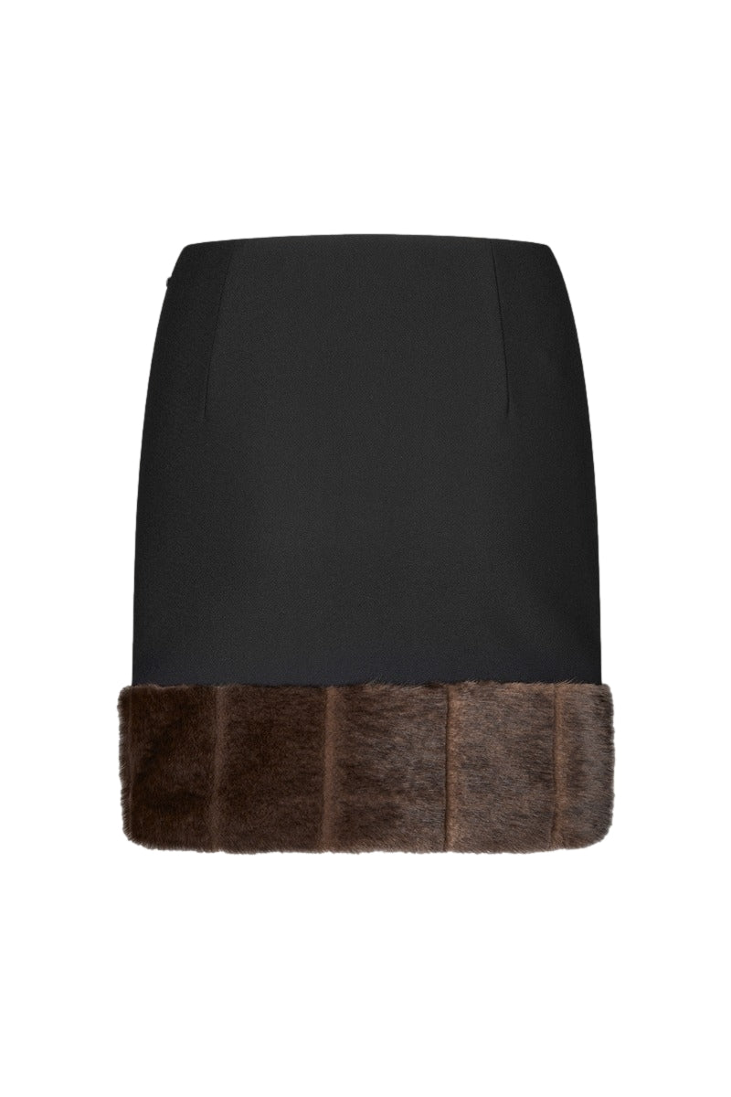 Sort mini skinnskjørt i faux pels fra ROTATE, vist med elastisk linning og mykt, strukturert stoff.