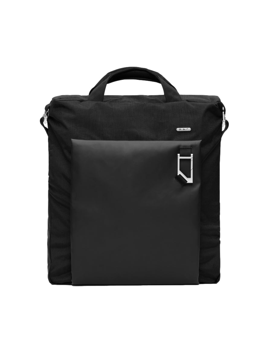 Sort Db Entour hjelmveske og tote bag med 32L kapasitet, synlig med slitesterkt stoff og romslig design.