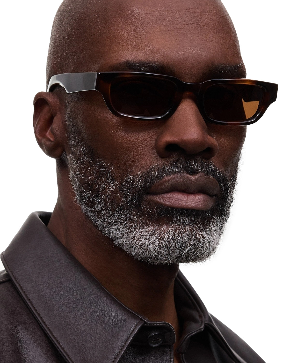 Chimi Eyewear 10 tortoise solbriller med brunt mønster, stilrent og trendy til solrike dager.