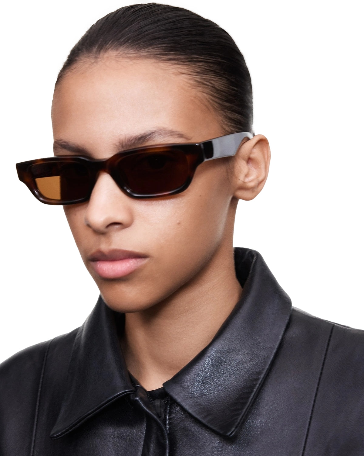 Chimi Eyewear solbriller med brunt tortoise-mønster, runde rammer og solbeskyttelse, stilfullt tilbehør for sommerbruk.