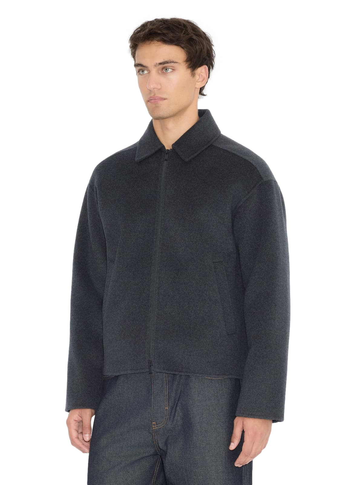 Holzweiler Chive zip-up ulljakke i vasket sort, langermet med glidelås og myk tekstur, vist på modell.