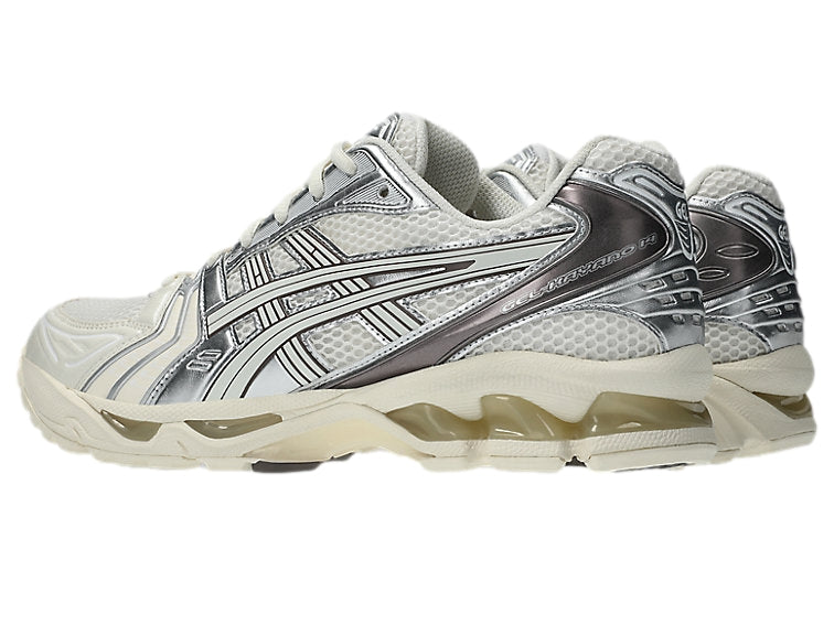 Asics GEL-KAYANO 14 joggesko i krem, sjokoladebrun og off-white farger, vises med detaljerte design og komfortabel passform
