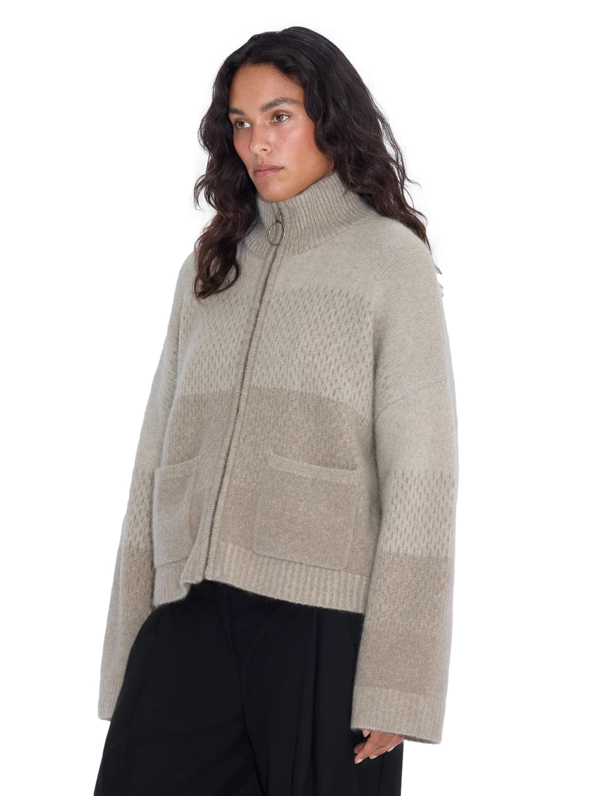 Holzweiler Tine Cardigan i taupe og beige med mykt, strikket design og åpen front, perfekt for komfort og stil.