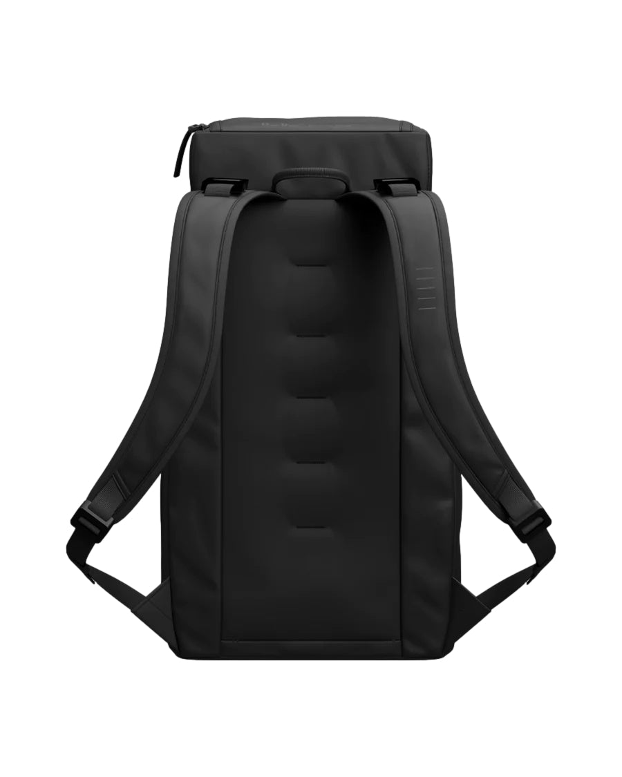 Douchebags DB Hugger Backpack 25L Black Out Sekk Sort - modostore.no