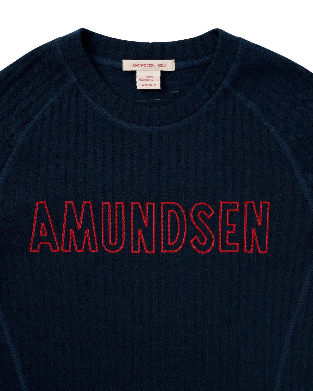 Amundsen Hero's Hide dame ullundertøy med rund hals i mørkeblå, komfortabel og varm bomulls- og ullblanding.