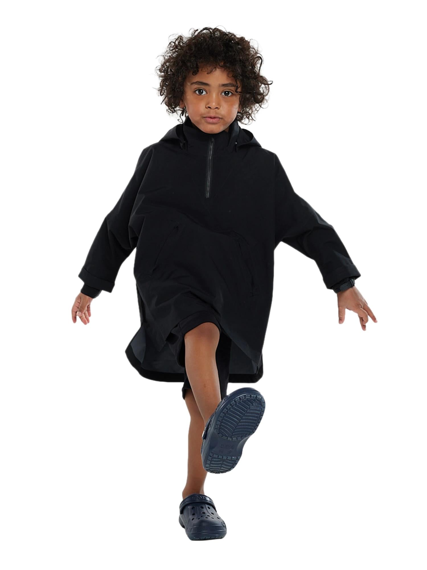 Blæst Aalesund Mini Poncho Black Jakke Sort - modostore.no