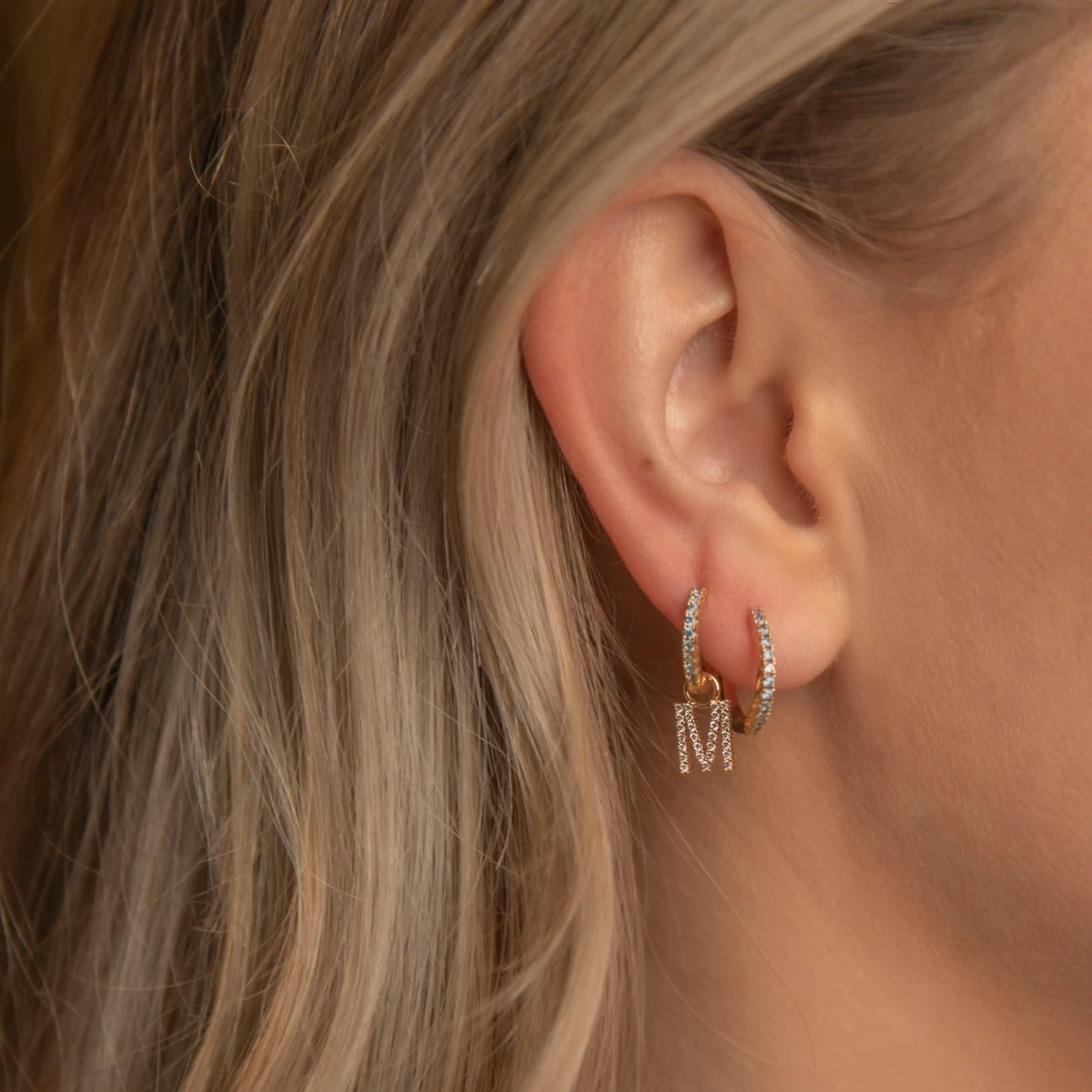 Emilia by Bon Dep letter charm U Charm Gull - modostore.no