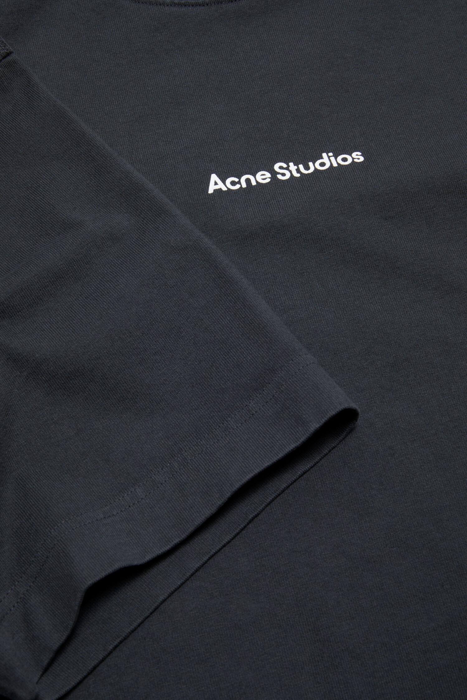Acne New Logo Tee T-shirt Vasket Sort - modostore.no