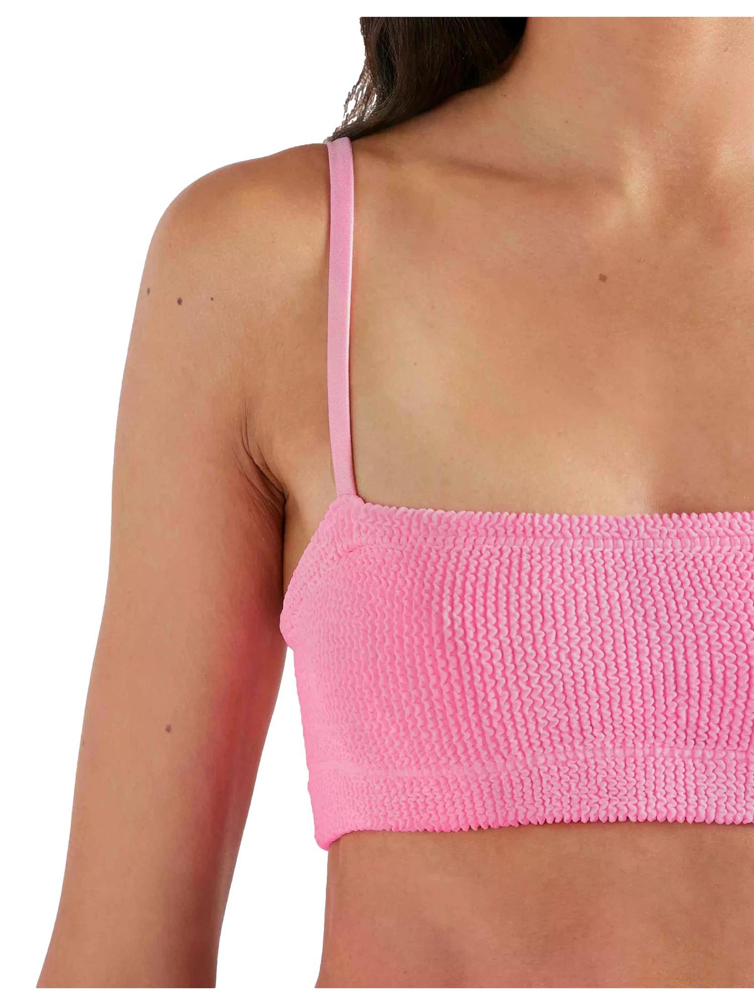 Hunza G Gigi bikini i rosa, myk og kroppsformende baderingbikini for sommerbruk, med bubblegum-farge og glatt tekstur.