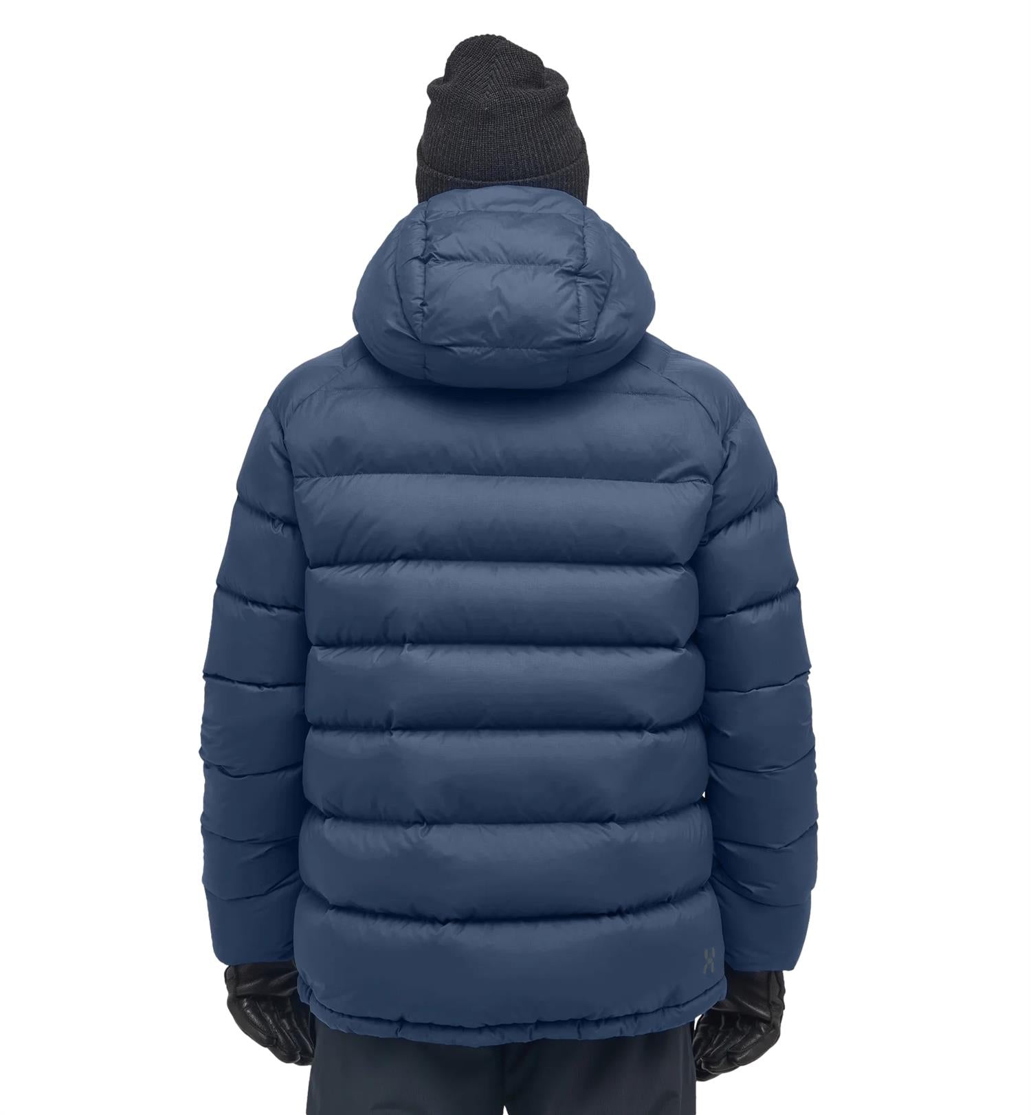 Haglöfs Rosson Down Hood herrejakke i mørkeblå med hette og isolasjon, designet for kaldt vær.