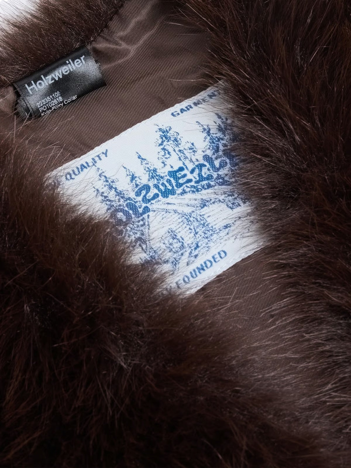 Holzweiler Kvig Furry Collar Skjerf Brun - modostore.no