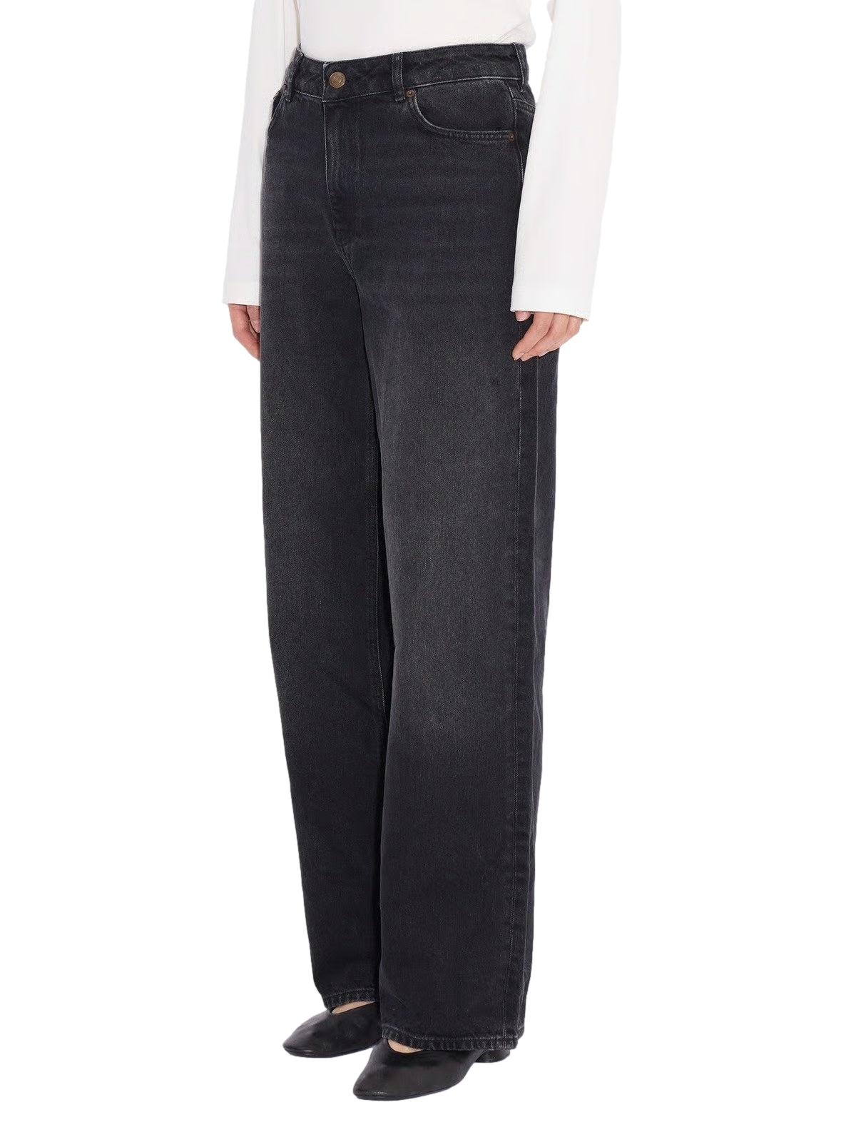 Holzweiler W Wide-Leg jeans i vaskede, svarte denim, vist med rette ben og klassisk jeansstil.