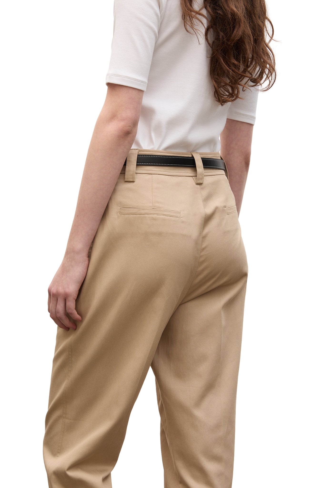 Julie Josephine klassiske twill chino bukse i beige, vises med komfortabel passform og klassisk design.