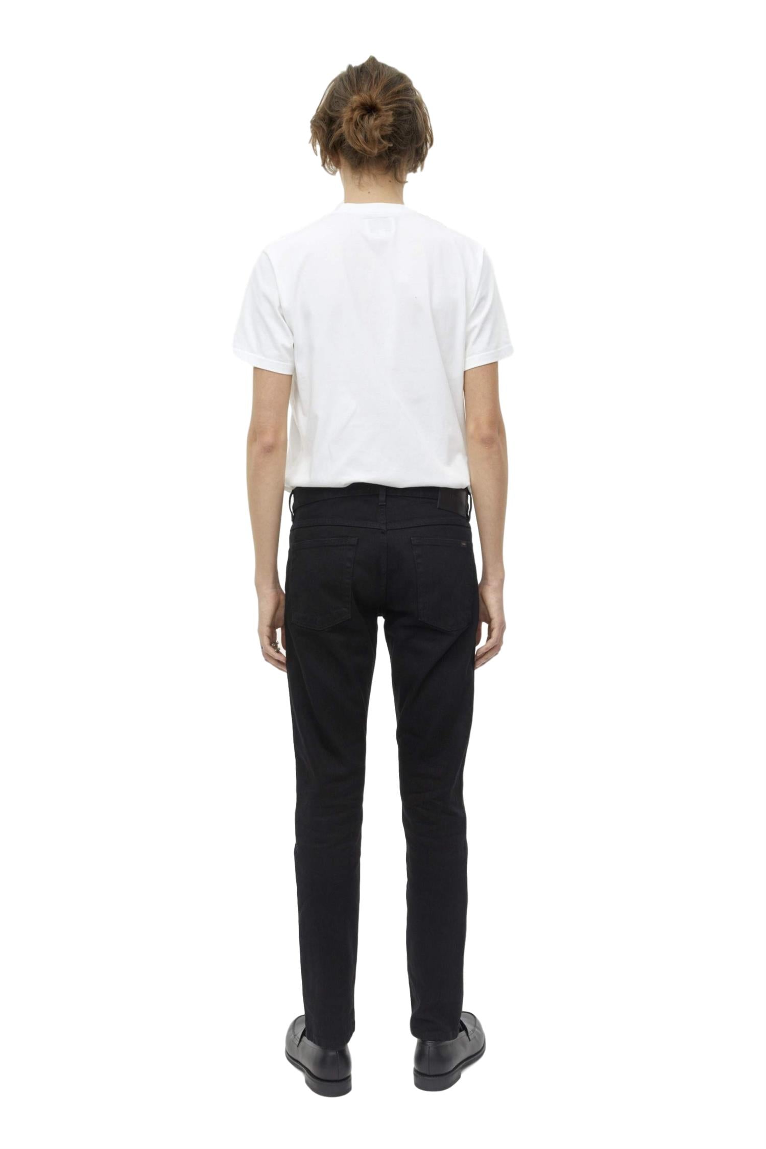 Livid Jone jeans i svart, klassisk passform med jeansstoff og lommer, vist på modell.
