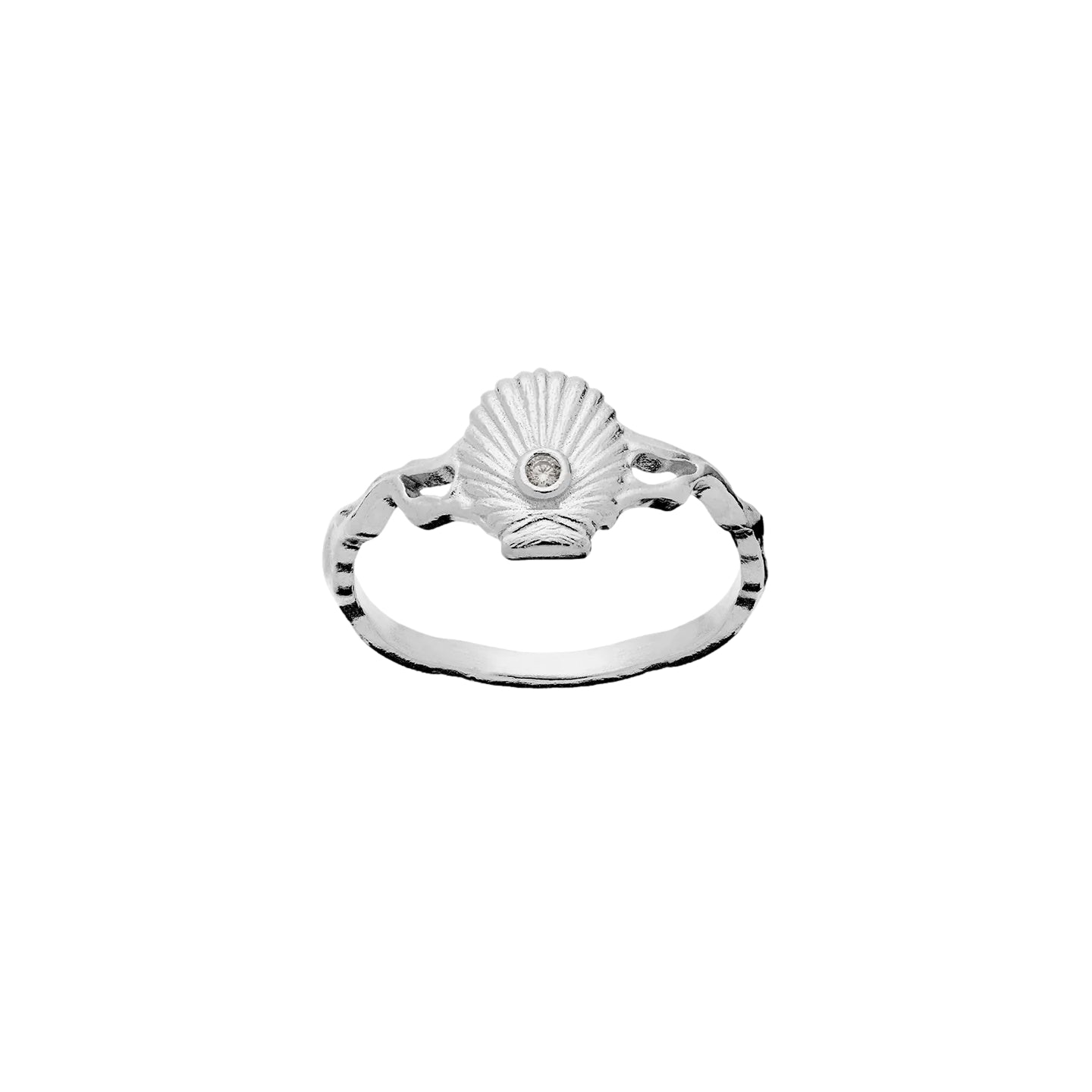 Sølv Maanesten Myra ring synlig på fingeren, enkel og elegant design, detaljert smykkebilde.