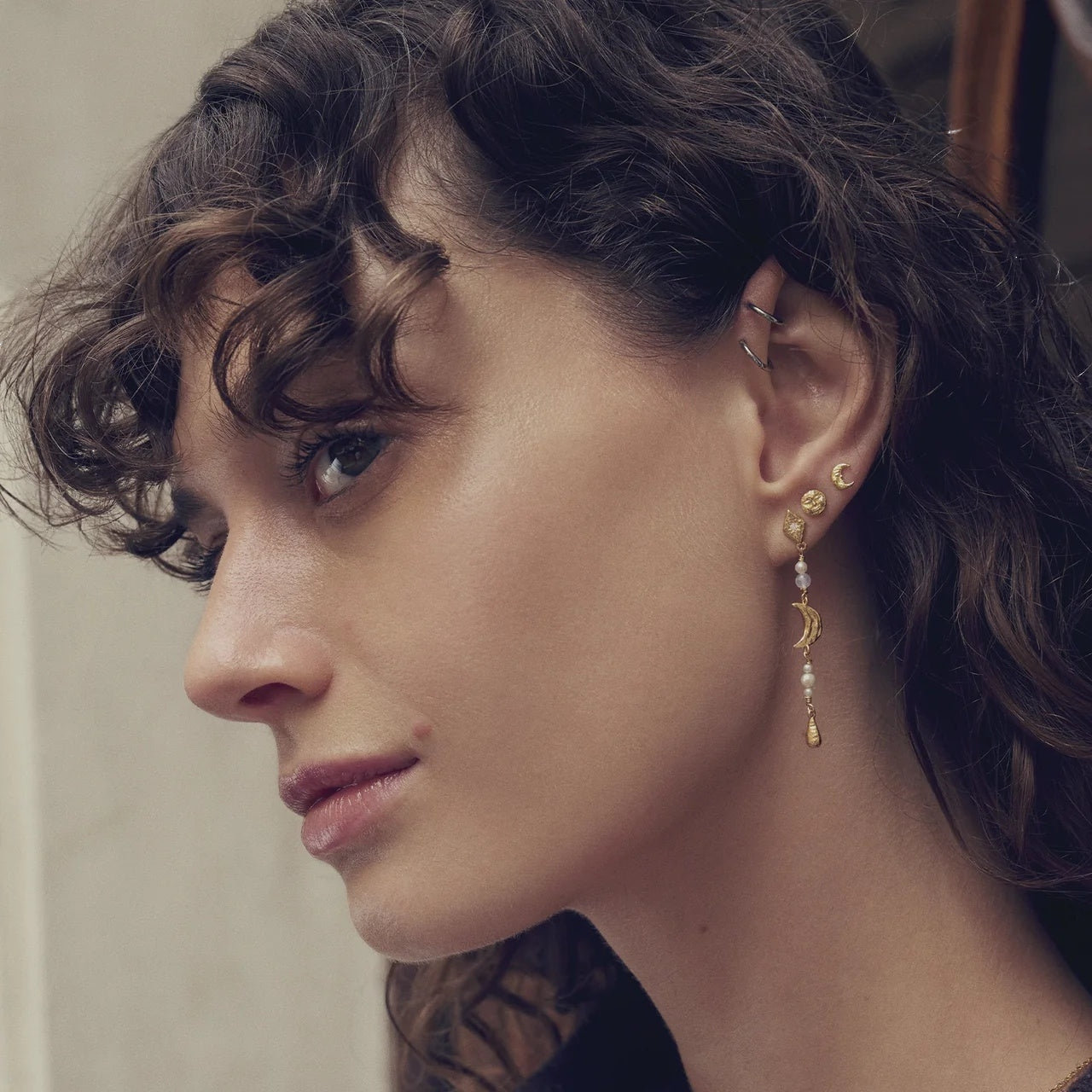 Maanesten Sissone Earrings Øredobber Gull - modostore.no