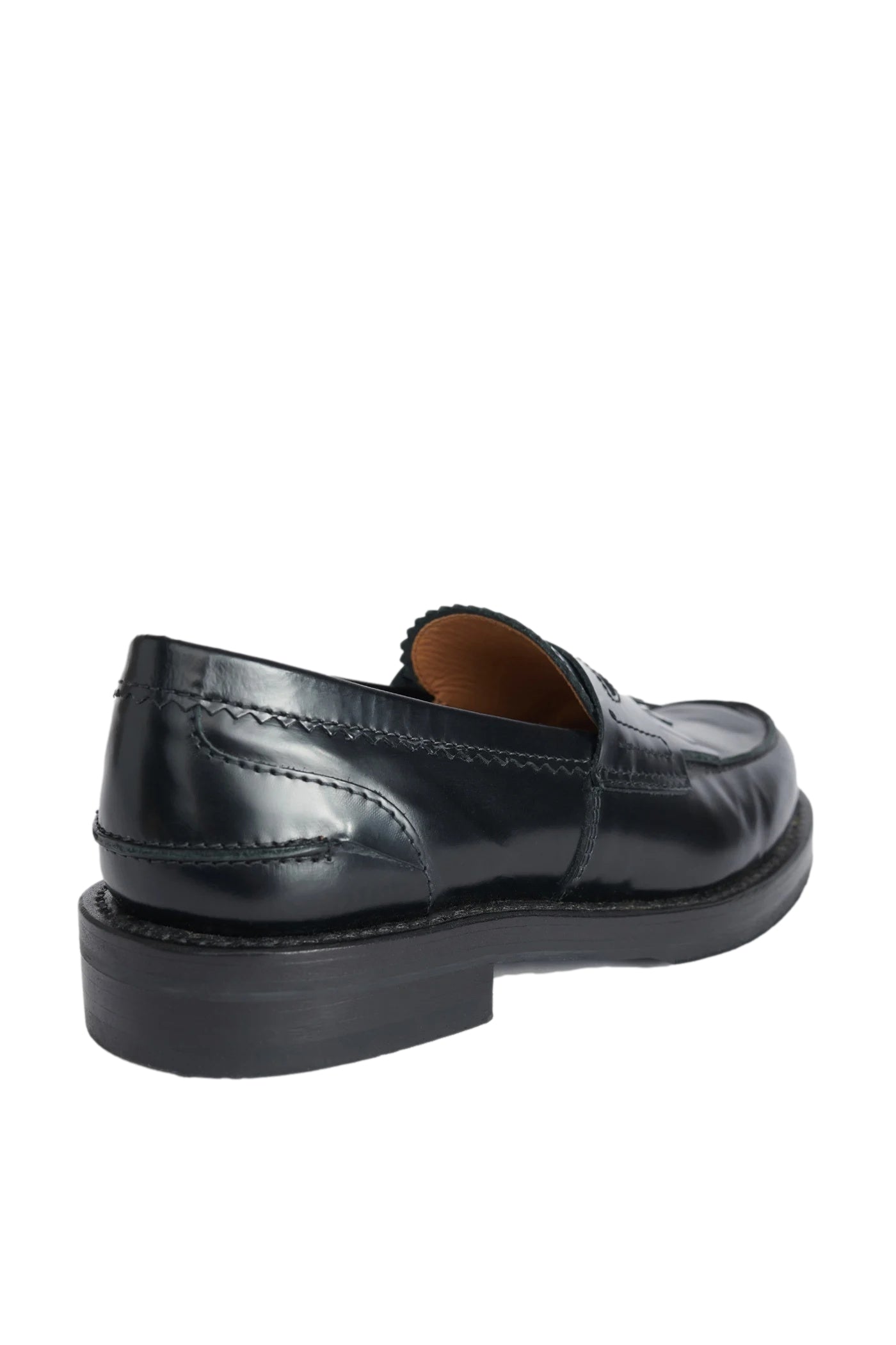Sort Our Legacy loafers, nærbilde av elegant skodesign med lærtekstur og klassisk stil.