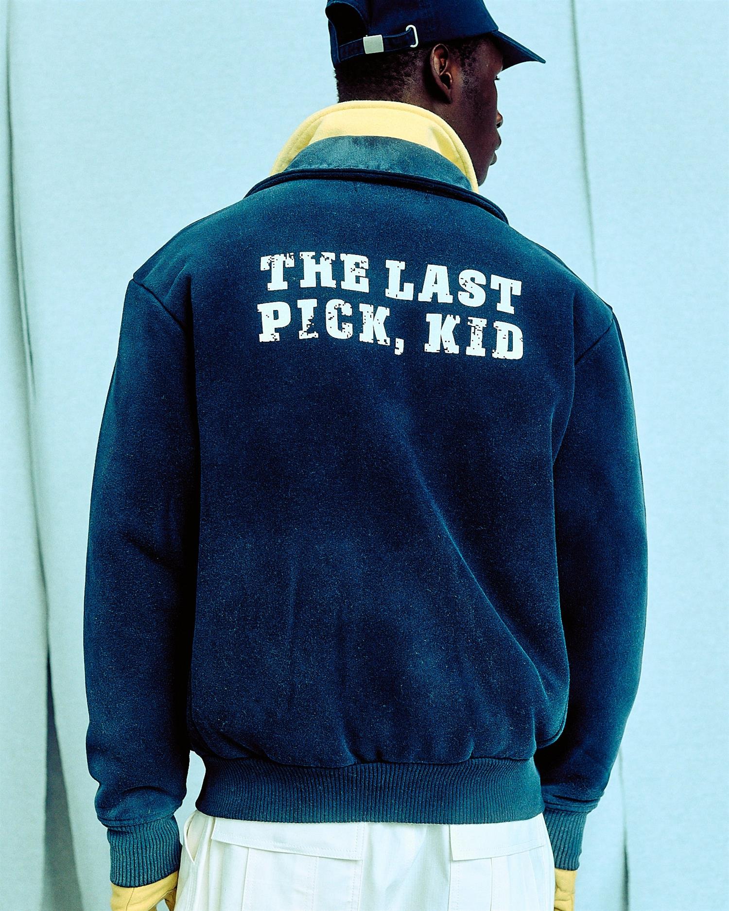 Mørkeblå PAL The Last Pick Kid genser med glidelås og krage, myk og komfortabel for barn.