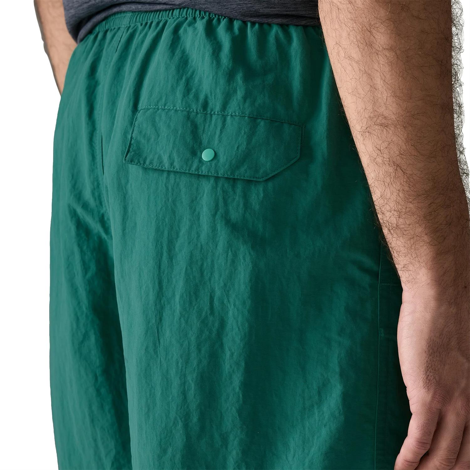 Patagonia herre Baggies shorts 5 inch med oval logo i sjøgrønn, komfortabelt sport- og fritidsplagg for utendørsbruk