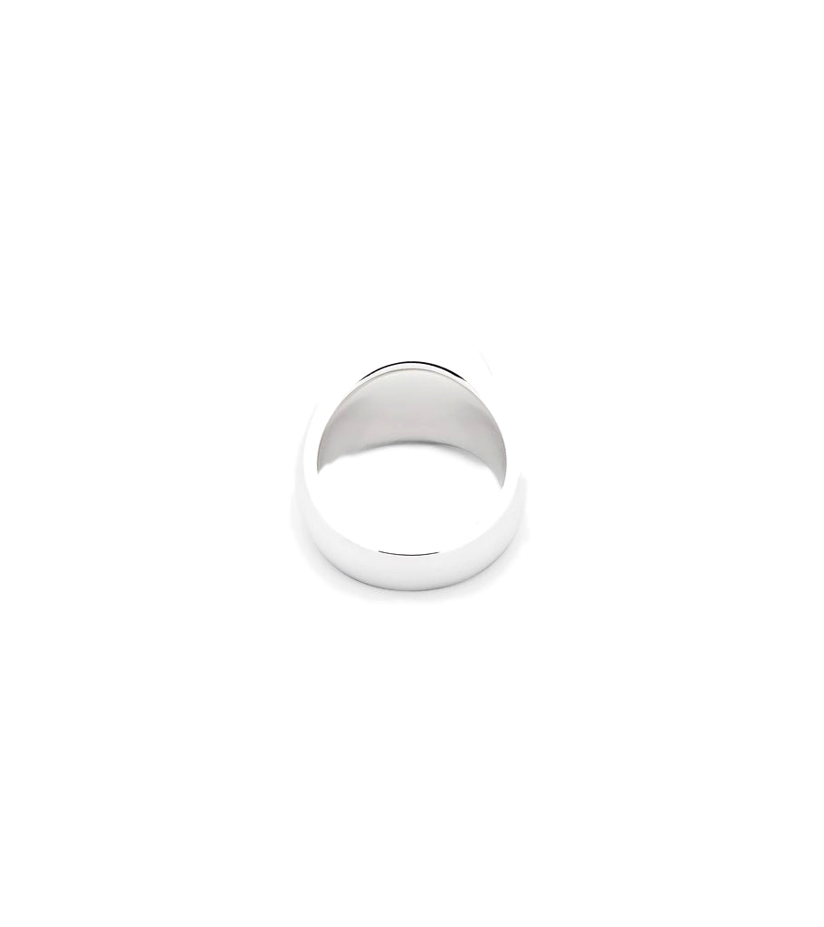 Sølv Tom Wood ring med blå hawk eye-stein og kulesliping, elegant smykkesmykke, nærbilde av ringens detaljer.