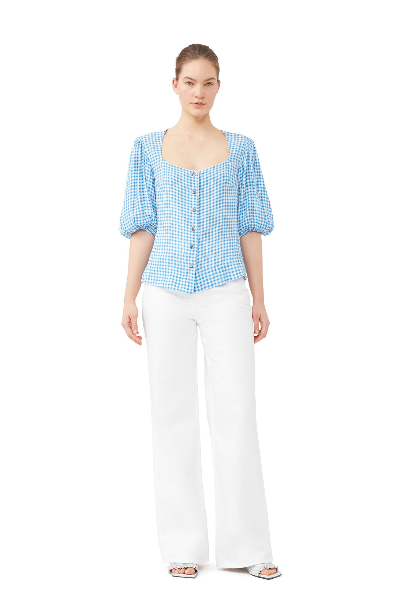Blå mønstret Ganni bluse i crepe med knapper, langermet og elegant topp for dame.